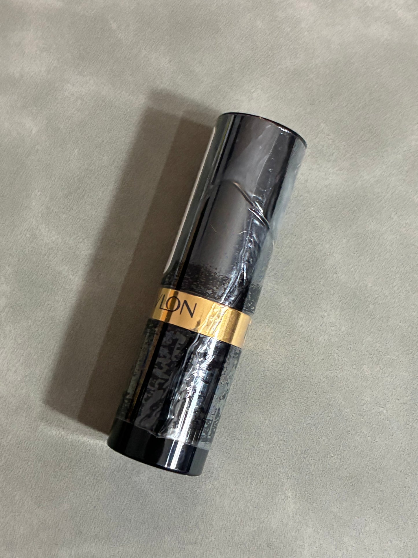 REVOLUTION SUPER LUSTROUS SHEER LIPSTICK - 815 FUCHSIA SHOCK