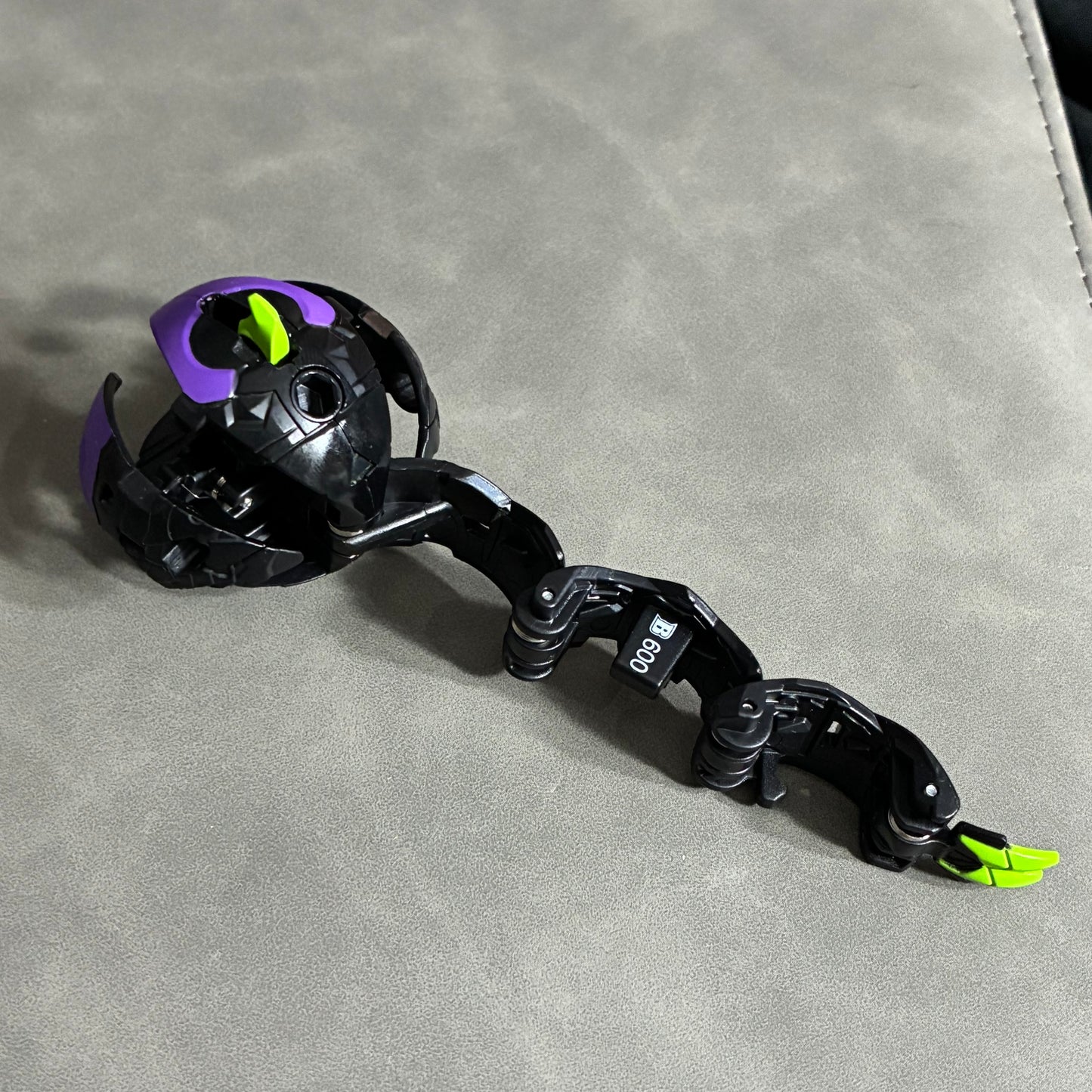 BAKUGAN DARKUS CRUSTILLION B600 (BAK1007)