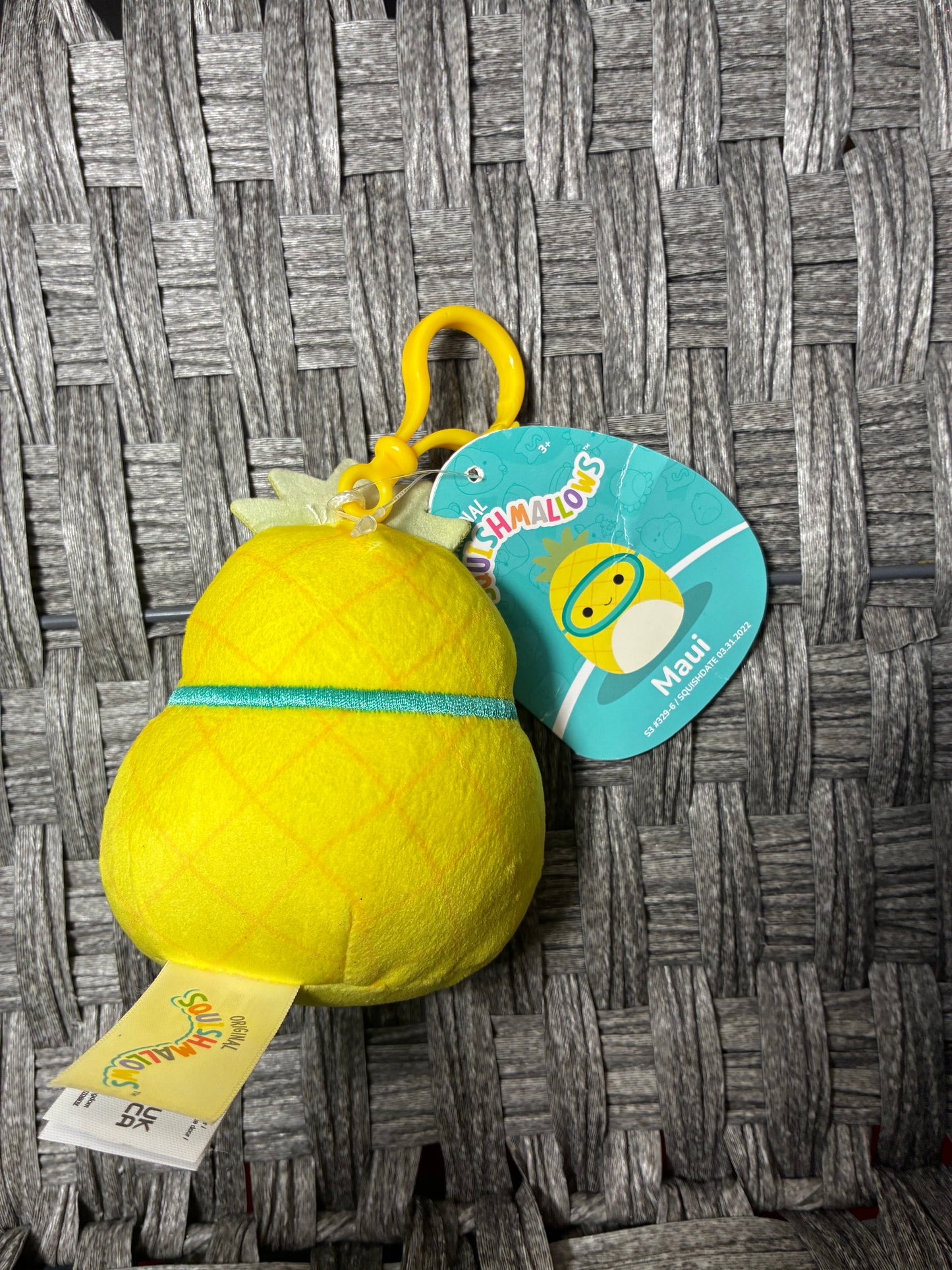 3.5” SQUISHMALLOW CLIP ON MAUI THE SCUBA PINEAPPLE