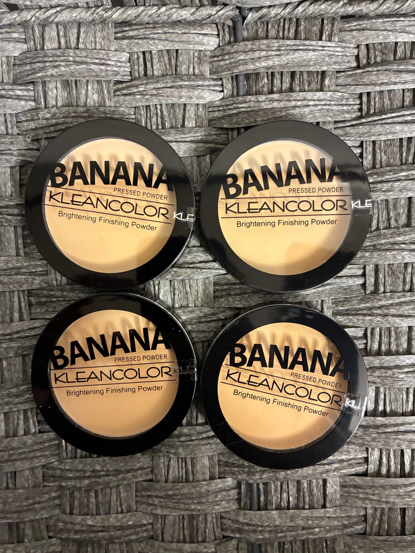 4x KLEANCOLOR BANANA BRIGHTENING FINISHING POWDER