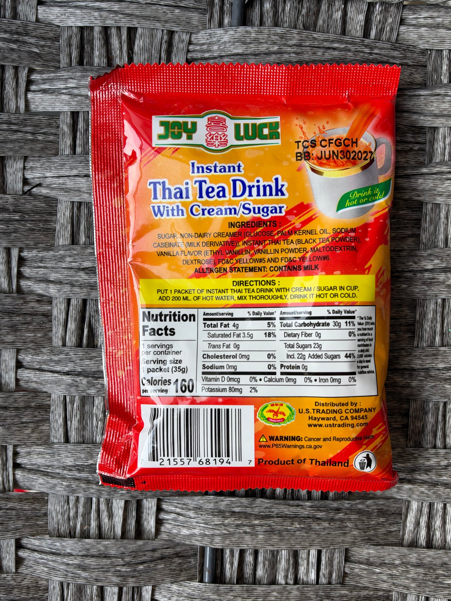 JOY LUCK INSTANT THAI TEA DRINK WITH CREAM/SUGAR 3 IN 1 DRINK IT HOT OR COLD NET WT. 1.23 OZ 35G EXP. 06/30/2027