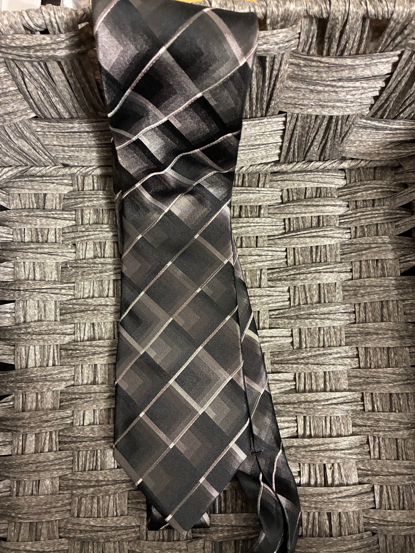 GEORGE PRE-OWNED MEN'S NECK TIE GEOMETRIC DESIGN BLACK AND SILVER