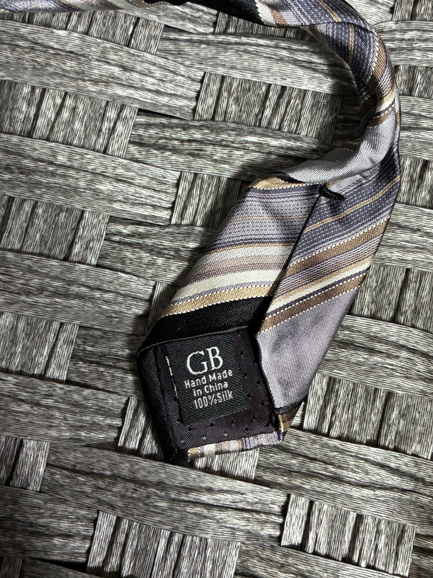 GEOFFREY BEENE 100% SILK TIE HAND MADE STRIPED BLACK GREY - PRE OWNED