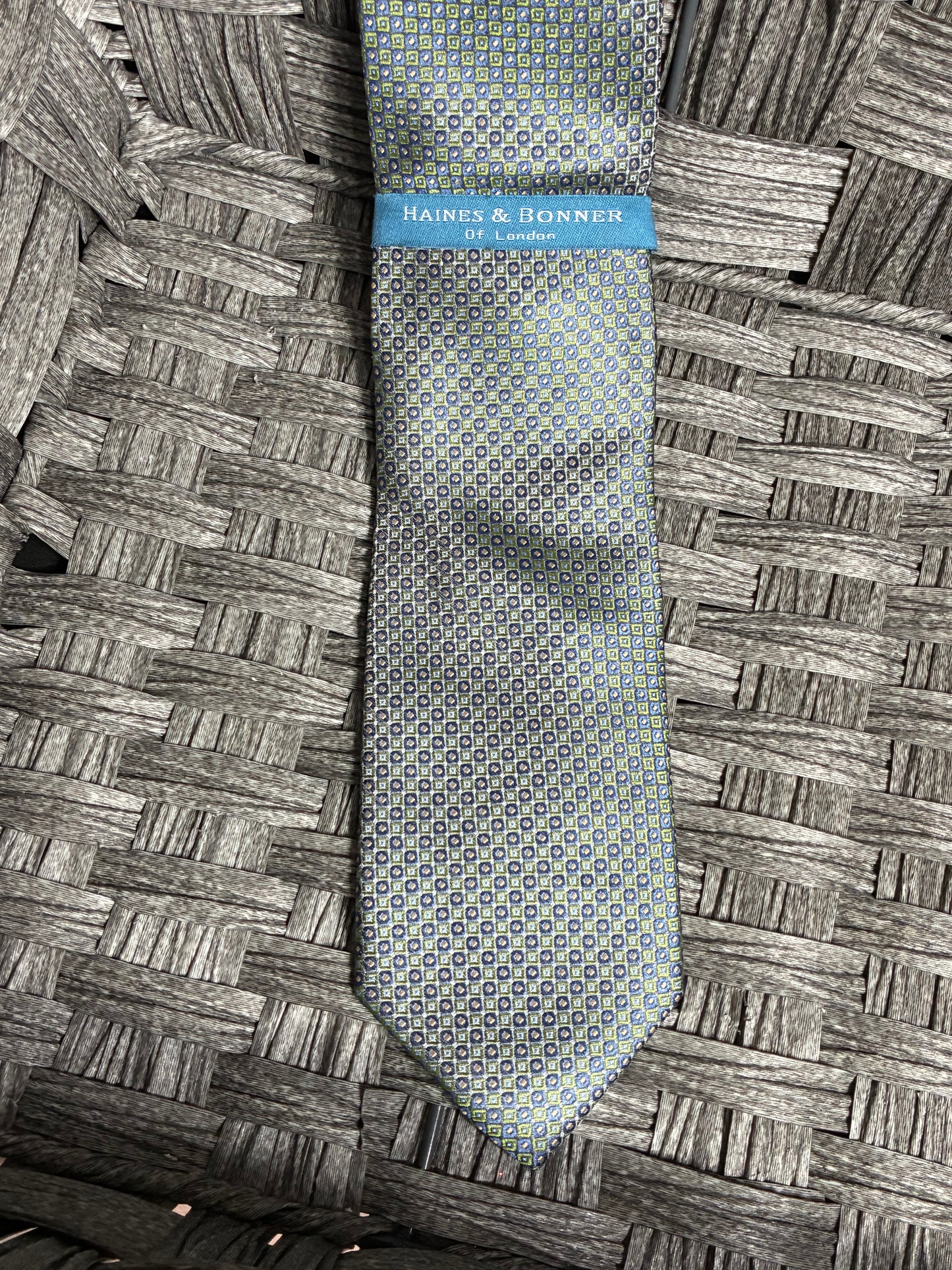 HAINES & BONNER OF LONDON HAND MADE 100% SILK MENS TIE