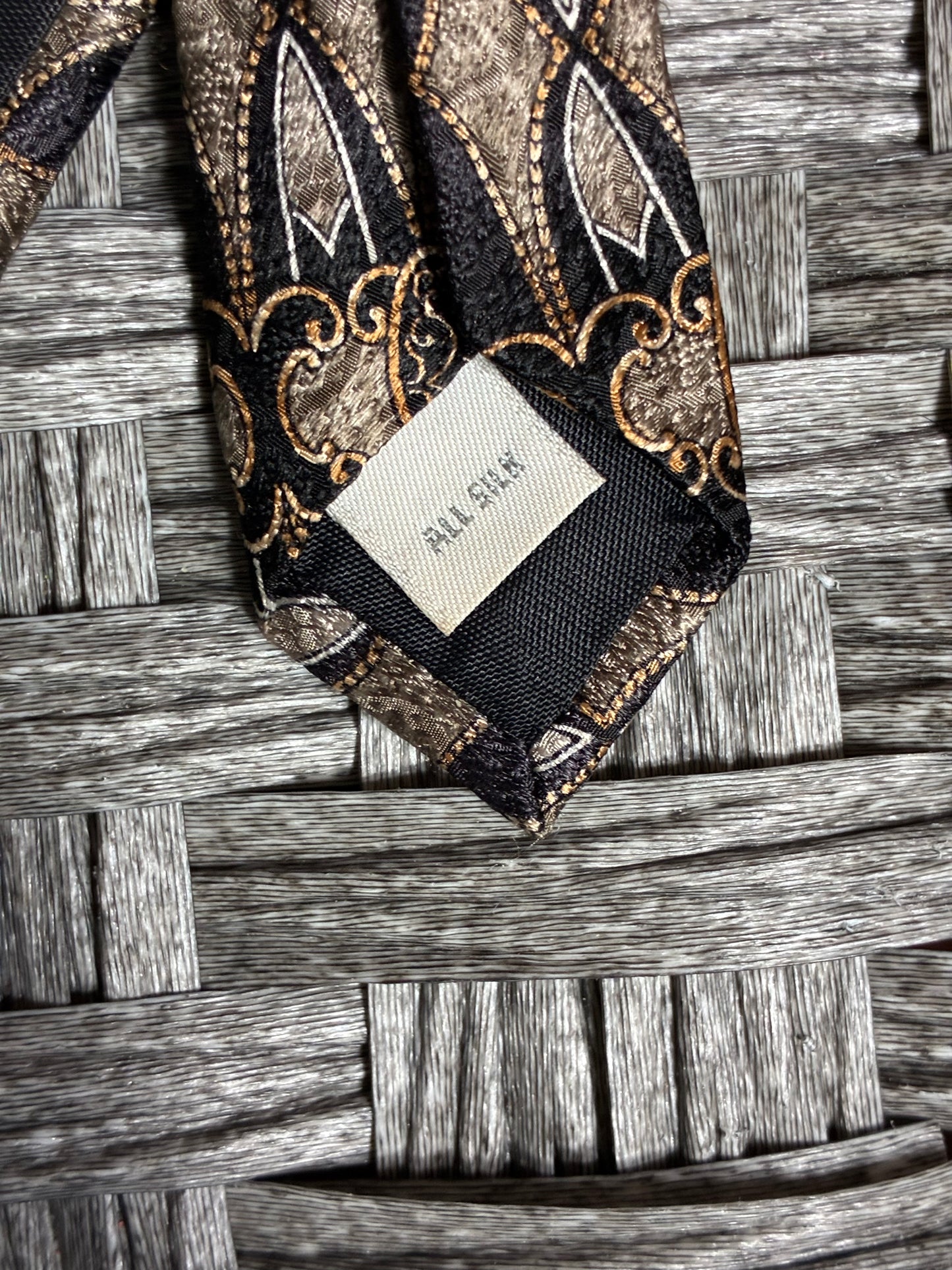 VINTAGE PIERRE CARDIN MENS NECKTIE 100% SILK - PRE OWNED