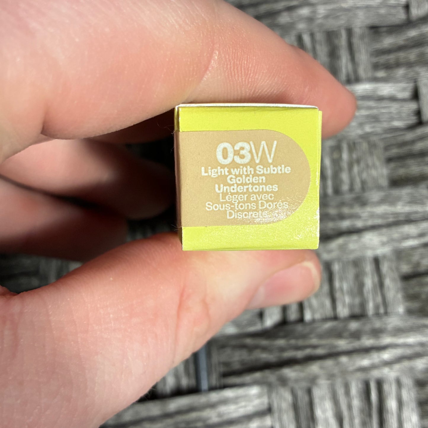 KOSAS REVEALER SUPER CREAMY + BRIGHTENING CONCEALER .06 FL OZ - 03W LIGHT WITH SUBTLE GOLDEN UNDERTONES