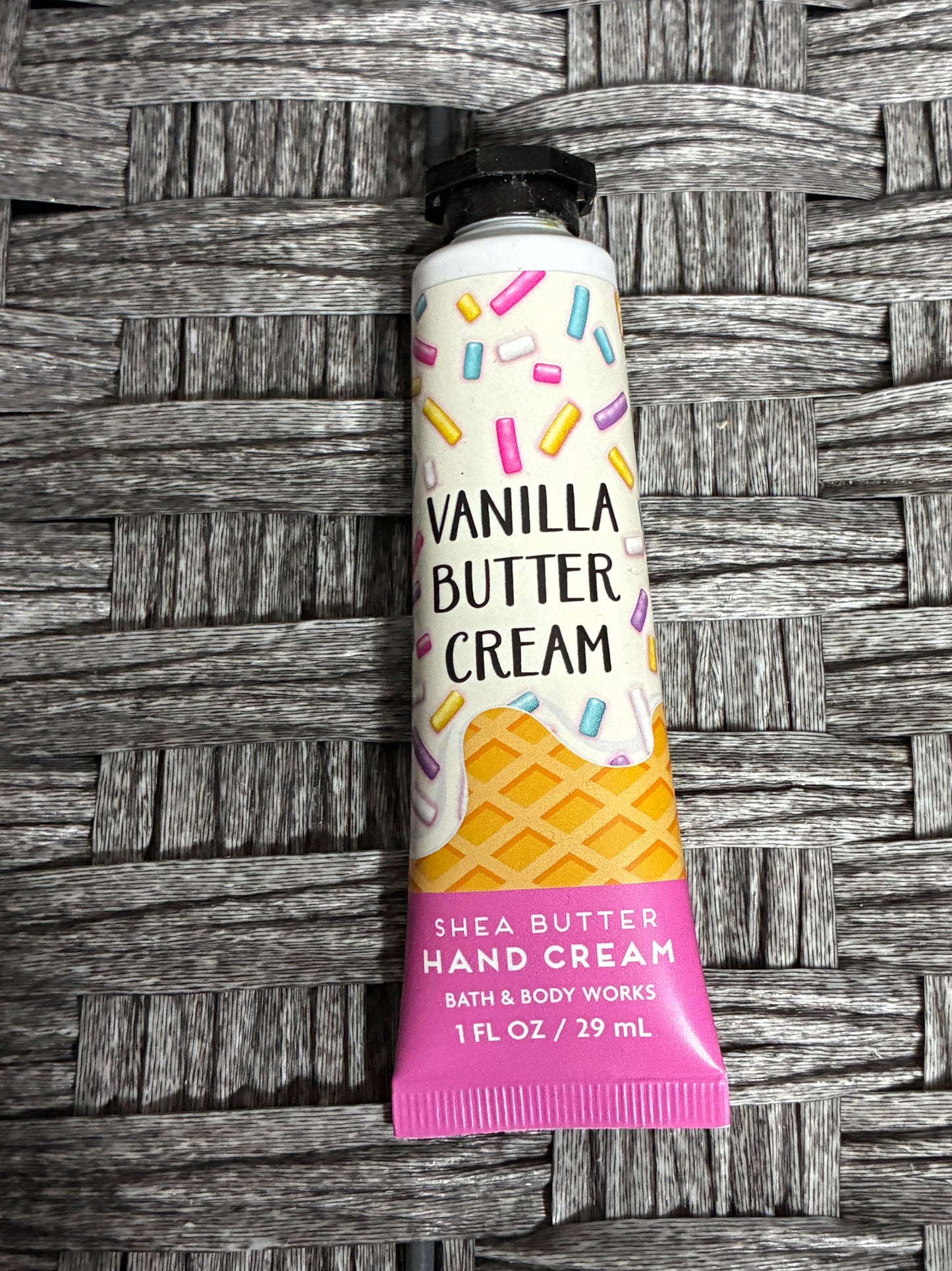 BATH AND BODY WORKS VANILLA BUTTER CREAM SHEA BUTTER HAND CREAM 1 FL OZ
