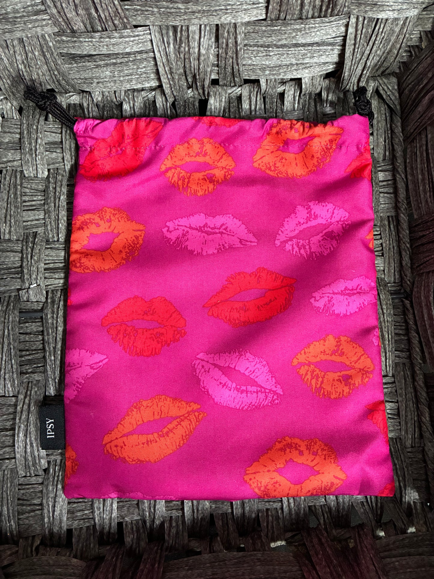 IPSY EXTRA MM100 MARILYN MONROE PINK LIPS DRAWSTRING LIMITED EDITION BAG