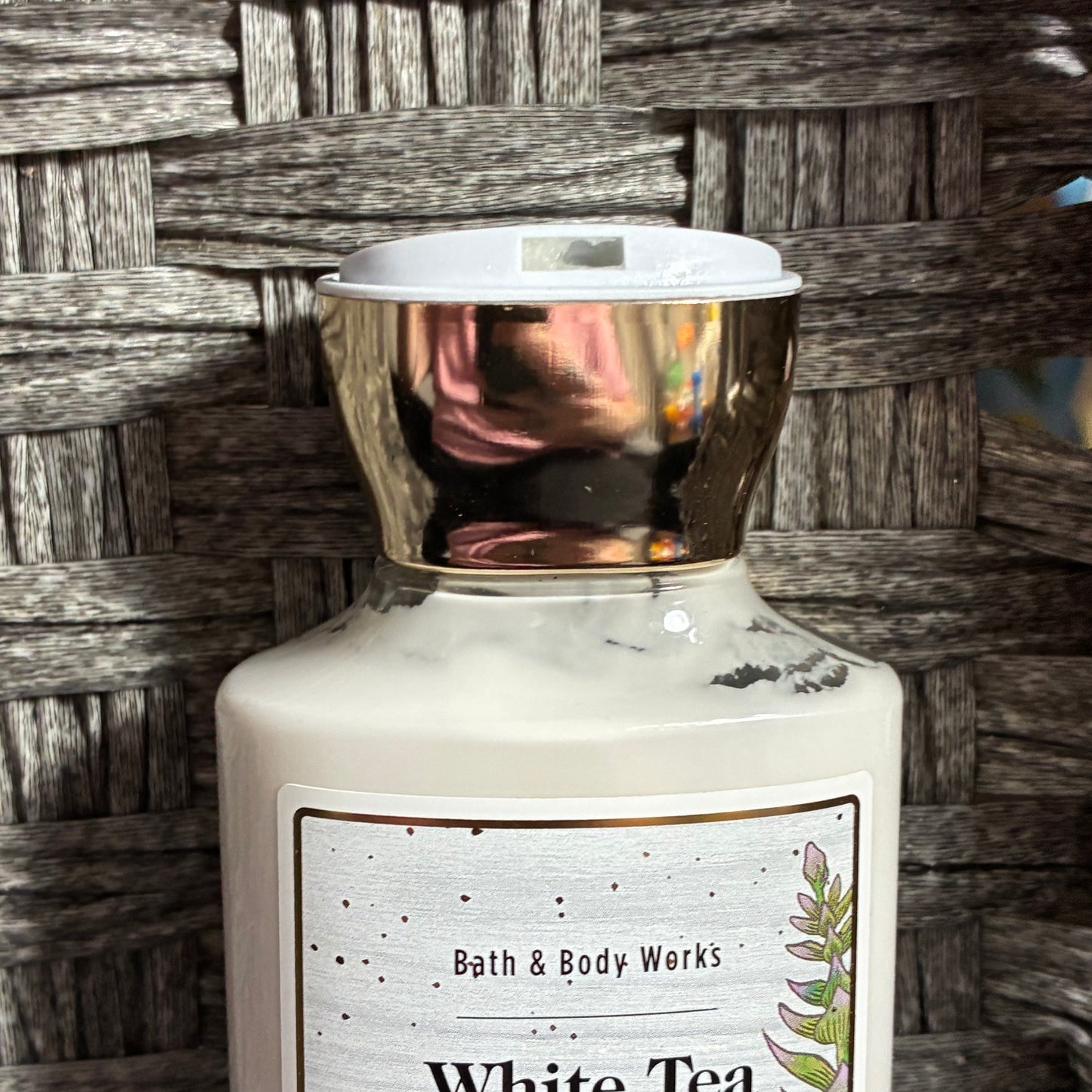 BATH AND BODY WORKS BODY LOTION 8 FL OZ - WHITE TEA & SAGE - DISCONTINUED RARE