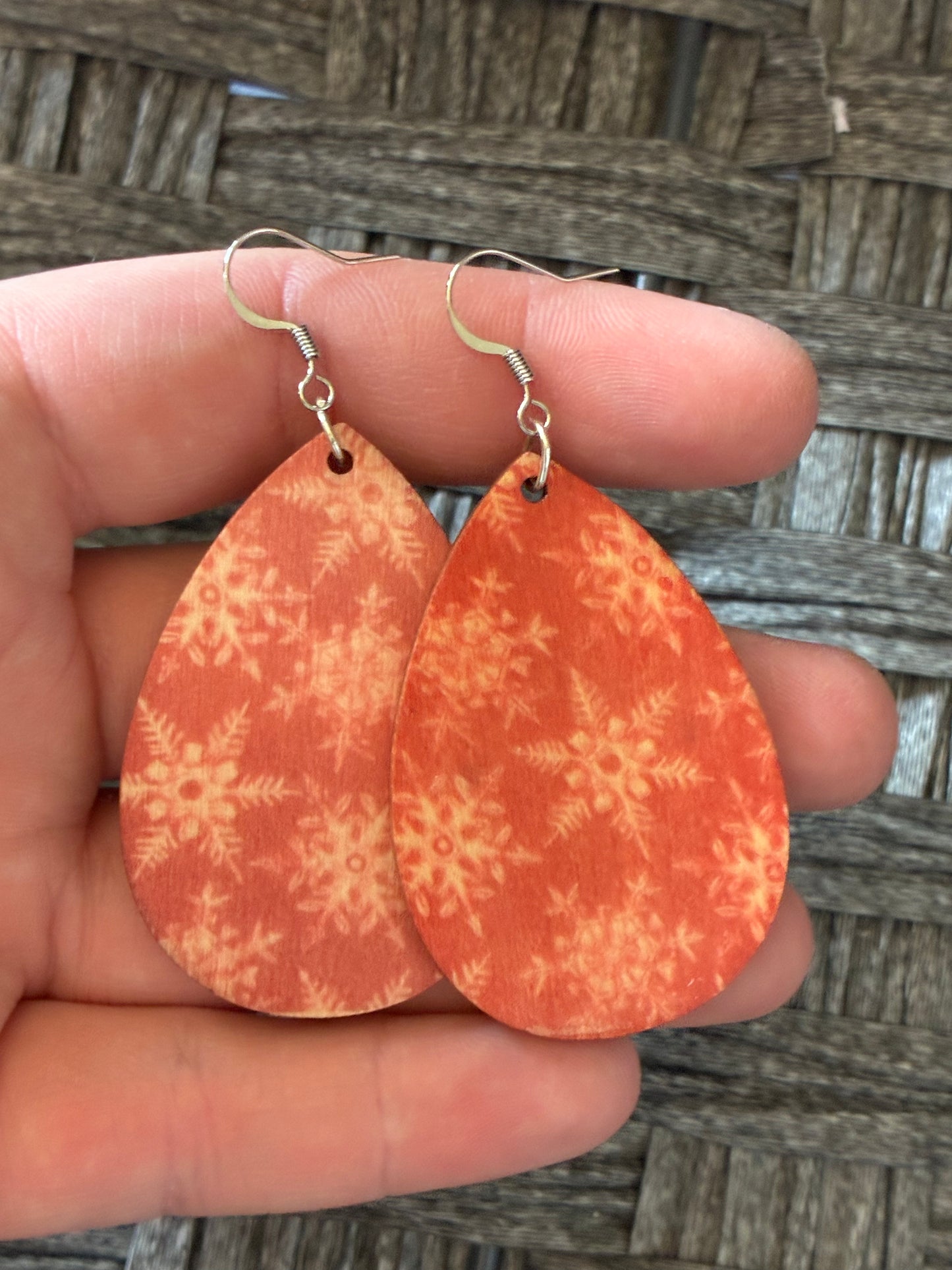 WOODEN EARRINGS WITH SNOWFLAKE DESIGNS