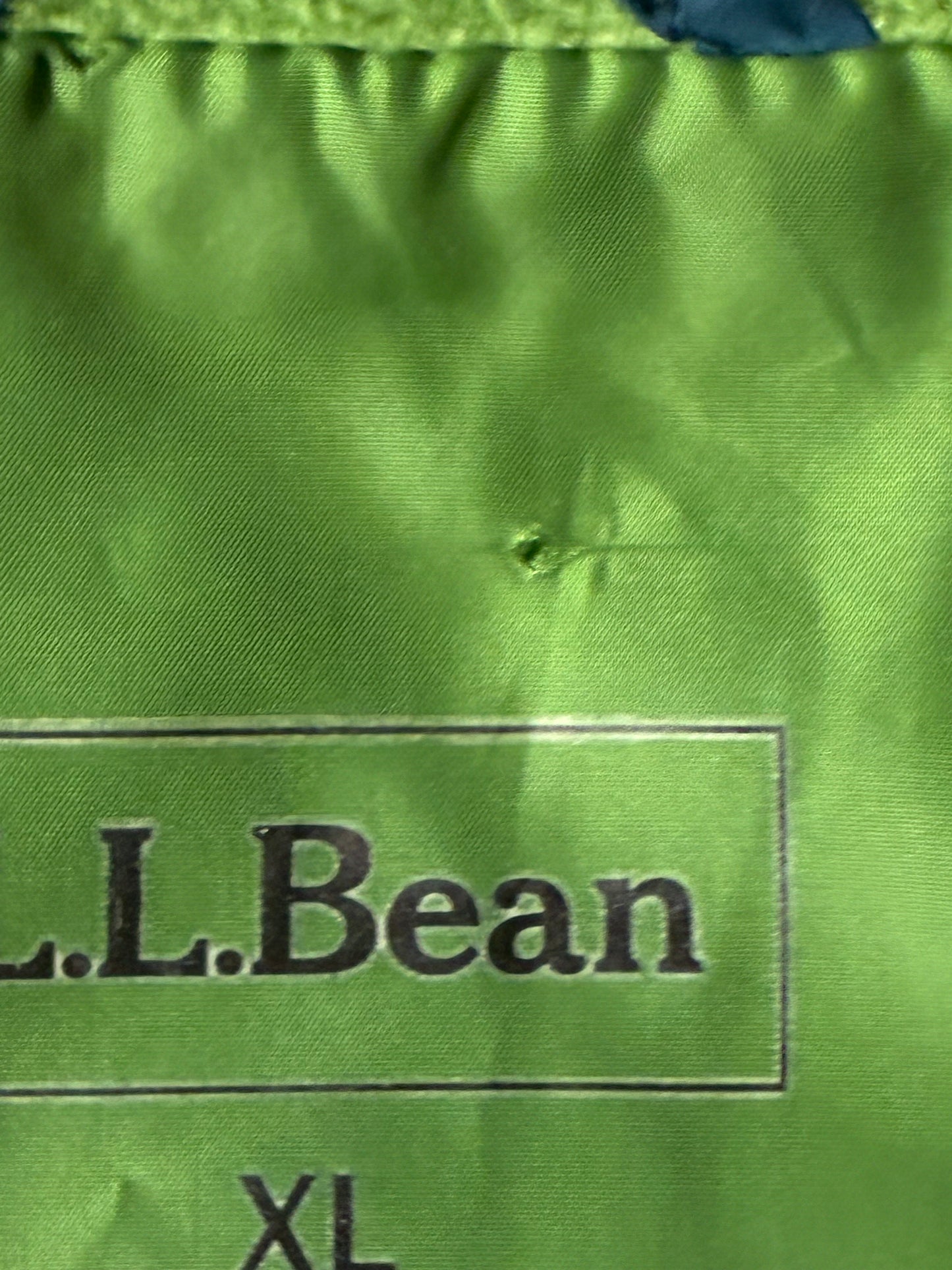 L.L. BEAN WOMENS GREEN PUFFER VEST - SIZE XL - PRE OWNED - GOOD CONDITION