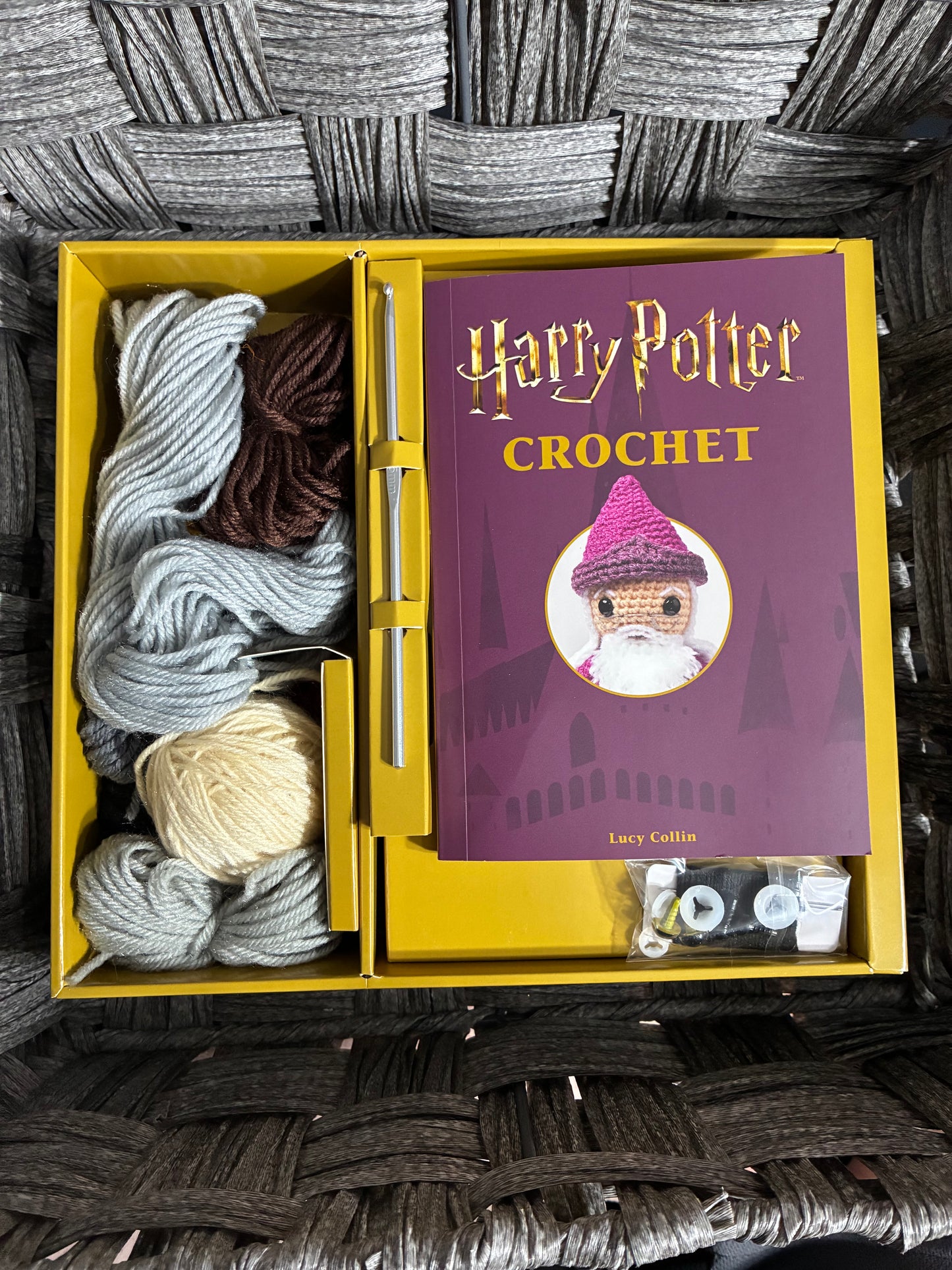 HARRY POTTER CROCHET KIT BY LUCY COLLIN - NEW OPEN BOX - 14 FUN PROJECTS