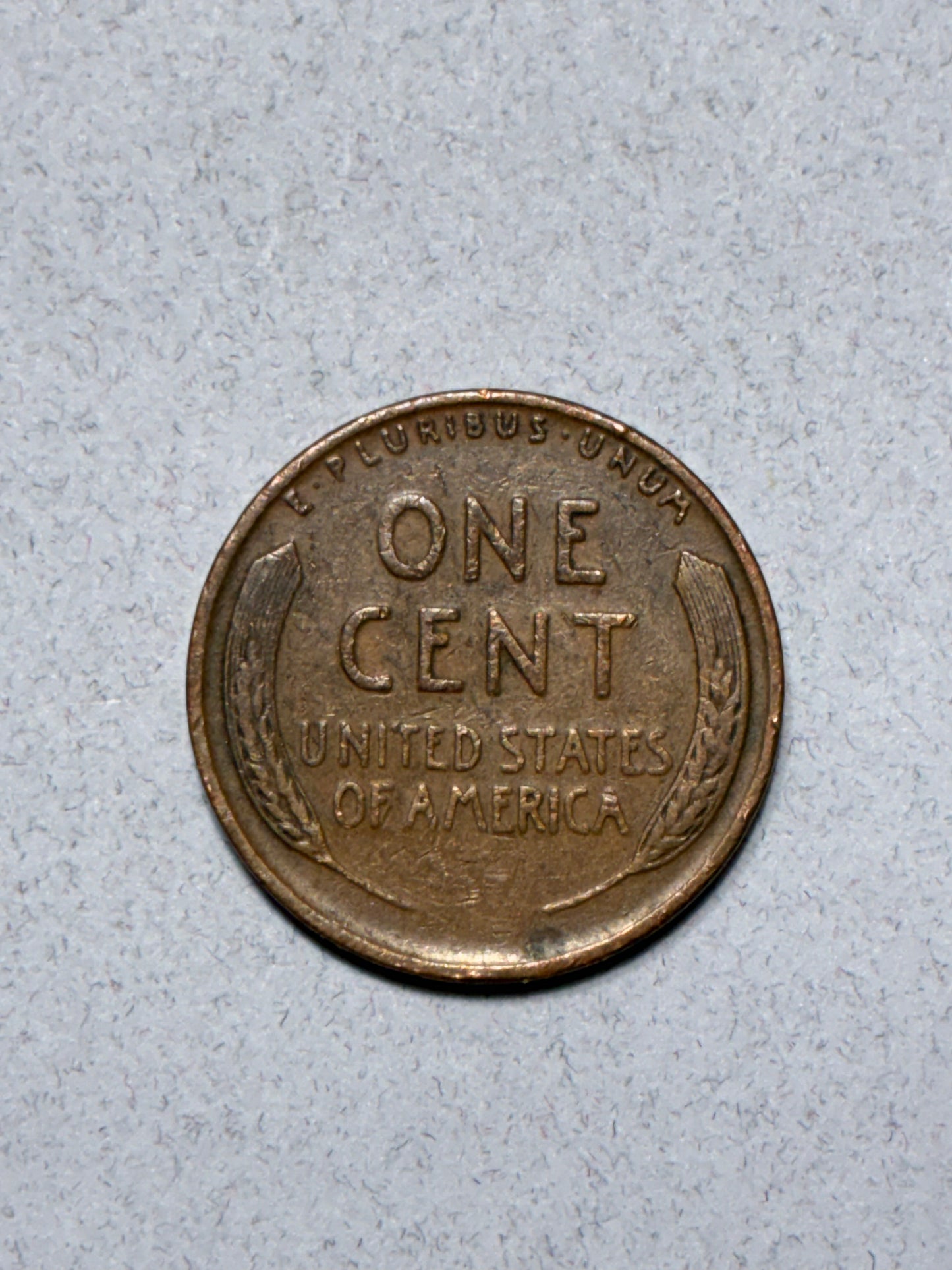 1942 WHEAT PENNY NO MINT MARK - ERROR ON "4" - 95% COPPER - CIRCULATED (LN1622)