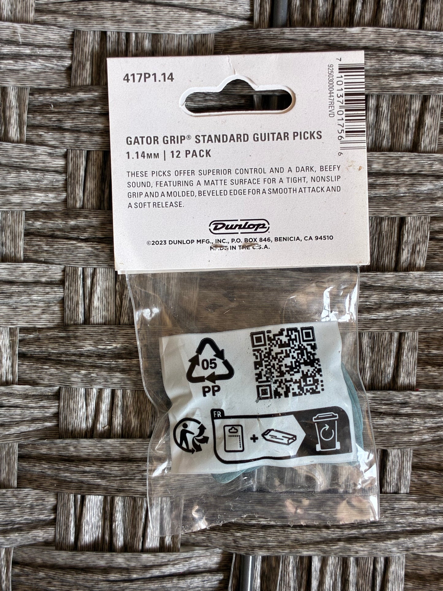 DUNLOP GATOR GRIP STANDARD 1.14MM GUITAR PICKS 12 PACK