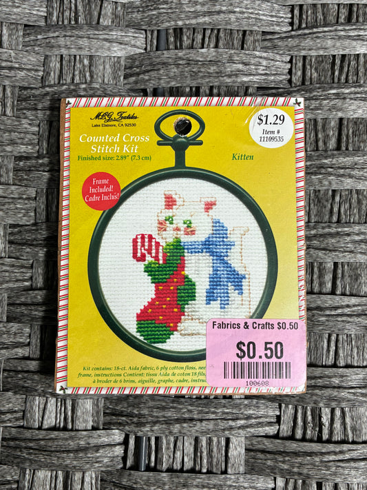 COUNTED CROSS STITCH FRAME INCLUDED - KITTEN CHRISTMAS