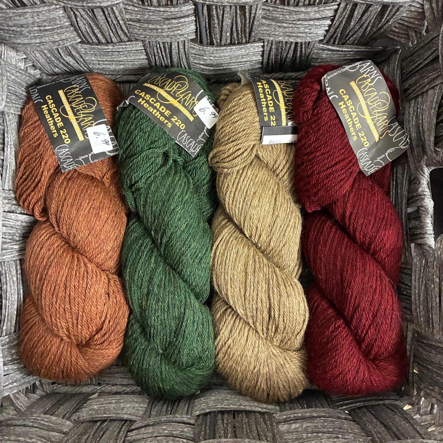 CASCADE 220 YARN WORSTED 100% PERUVIAN HIGHLAND WOOL - SELECT YOUR COLOR