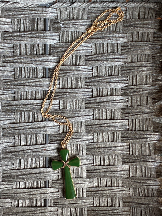 VINATGE AVON GREEN WEIGHTED ENAMEL CROSS ON GOLD TONE CHAIN