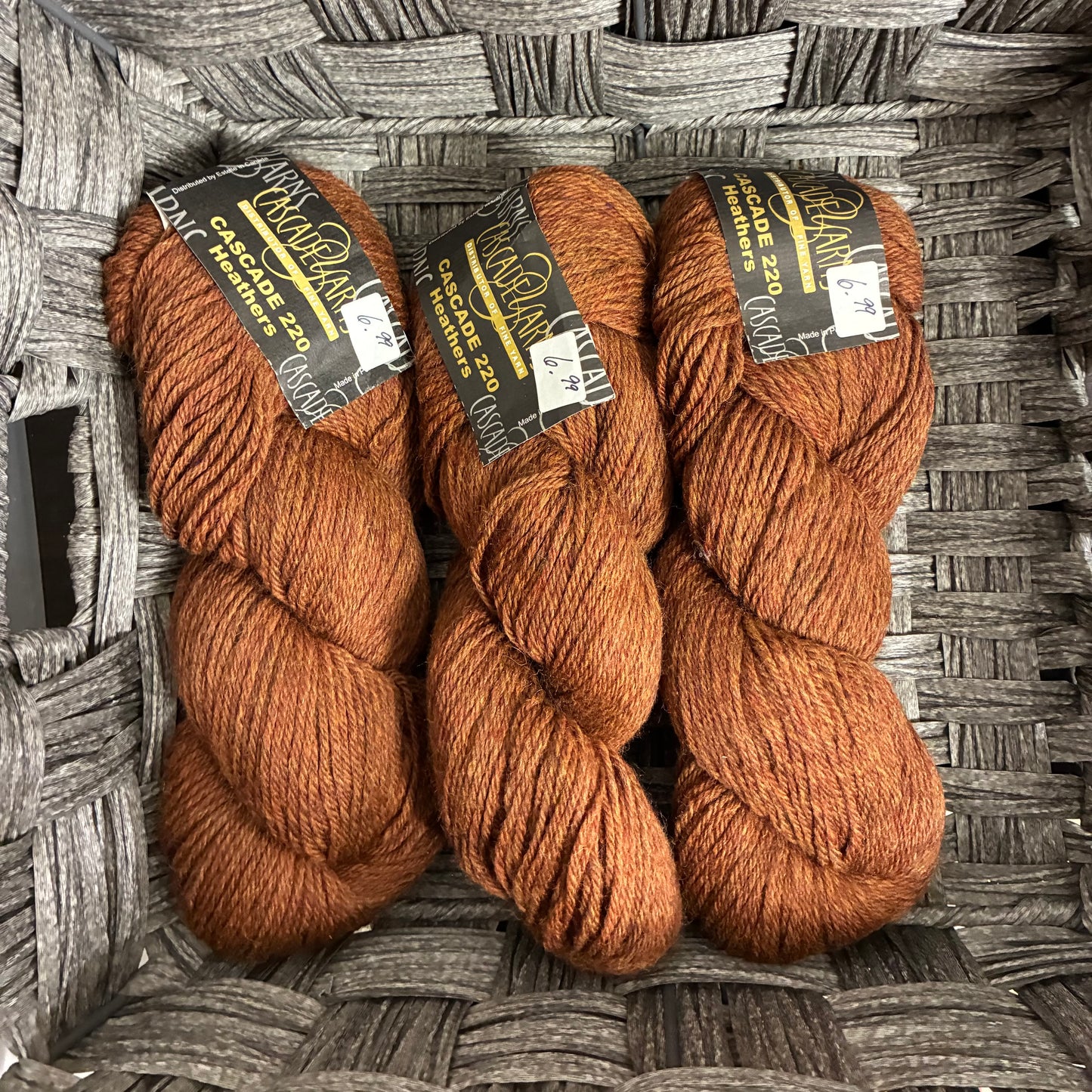 CASCADE 220 YARN WORSTED 100% PERUVIAN HIGHLAND WOOL - SELECT YOUR COLOR