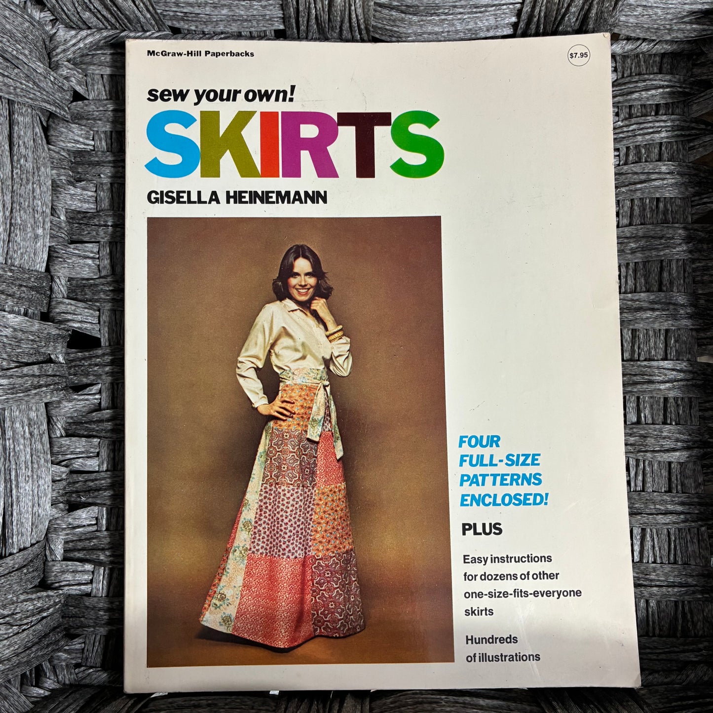 VINTAGE SEW YOUR OWN SKIRTS GISELLA HEINEMANN PAPERBACK BOOK - PRE OWNED