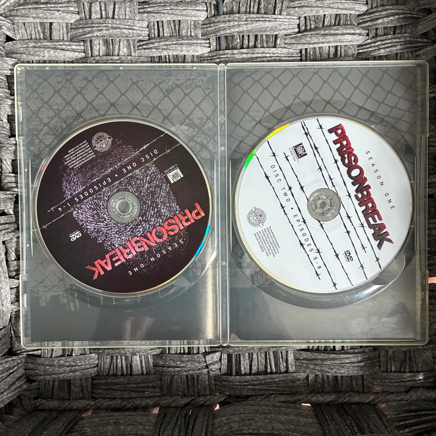 PRISON BREAK SEASON ONE 6 DISC (2006) - PRE OWNED