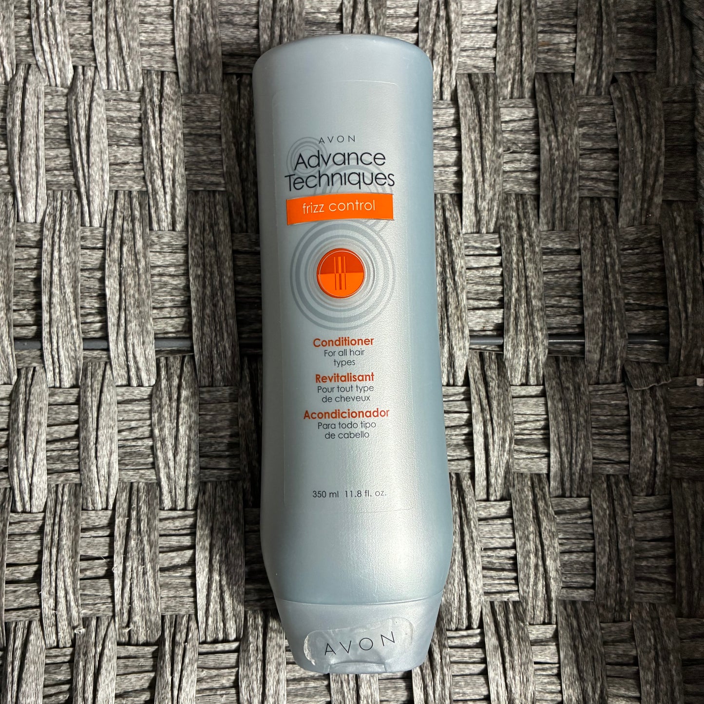 AVON ADVANCE TECHNIQUES FRIZZ CONTROL CONDITIONER ALL HAIR TYPES 350 ML 11.8 FL