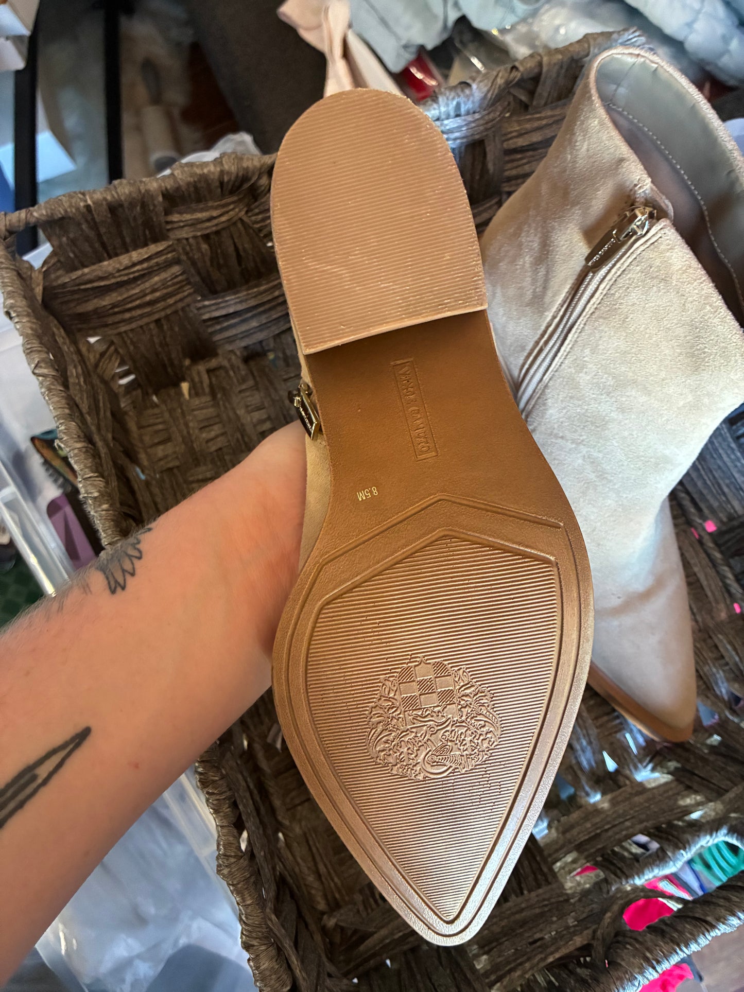 VINCE CAMUTO TAN SUEDE LEATHER ANKLE BOOTS 8.5M WOMENS WESTERN FORMAL PRE OWNED