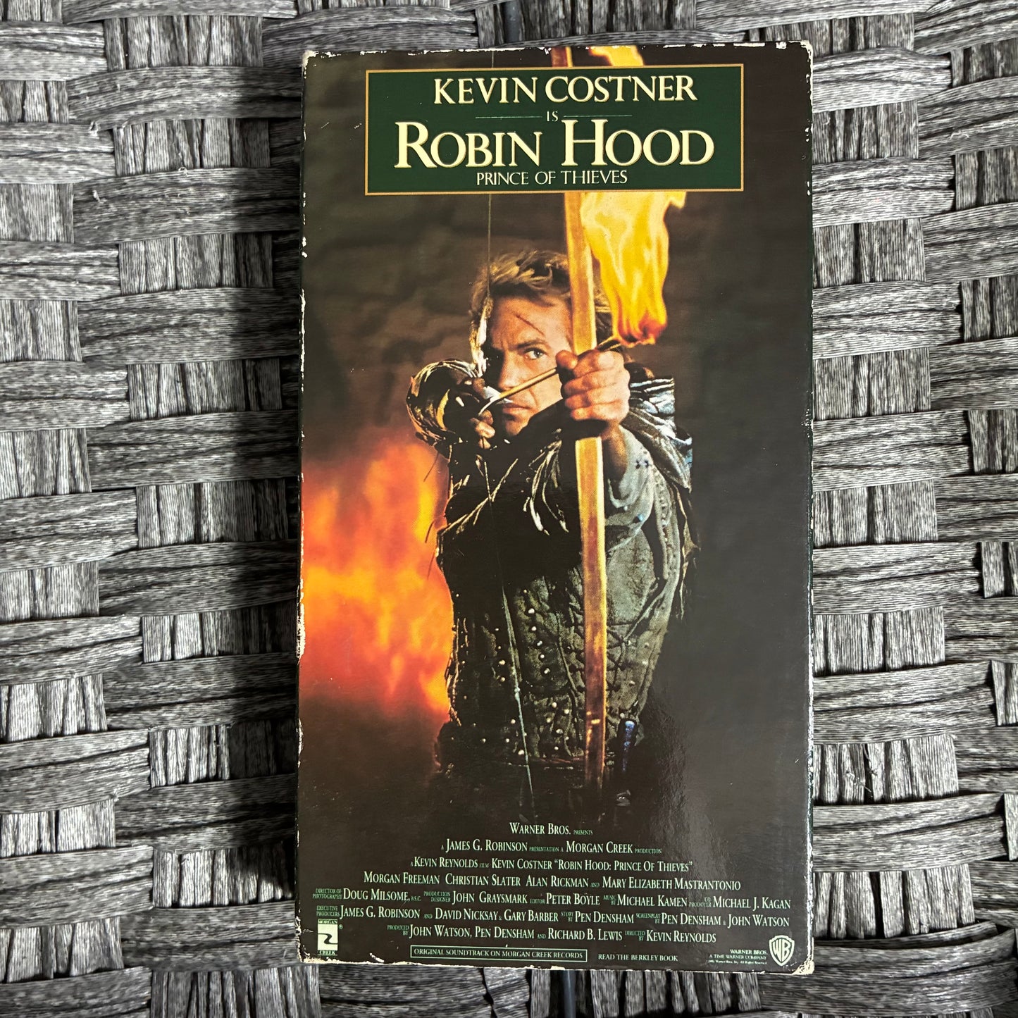 KEVIN COSTNER ROBIN HOOD PRINCE OF THIEVES PRE OWNED VHS GOOD CONDITION