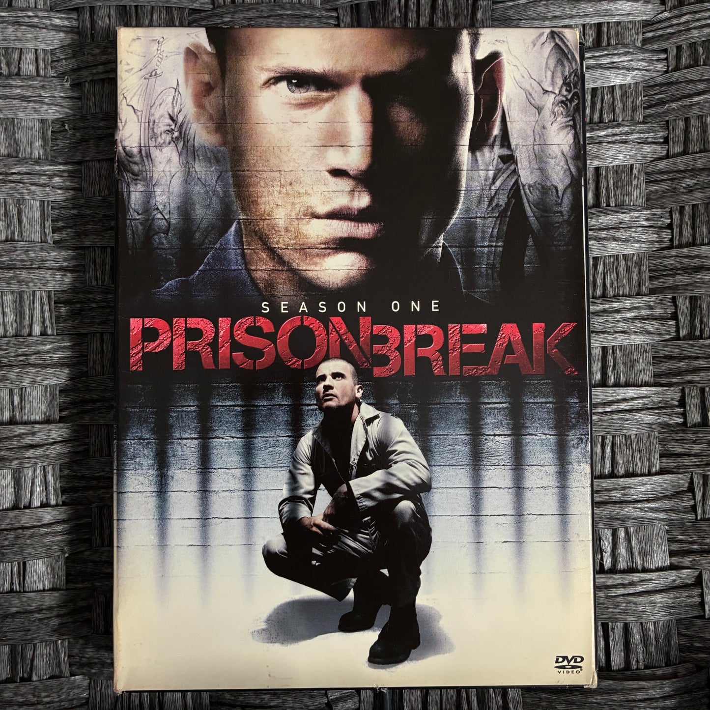 PRISON BREAK SEASON ONE 6 DISC (2006) - PRE OWNED