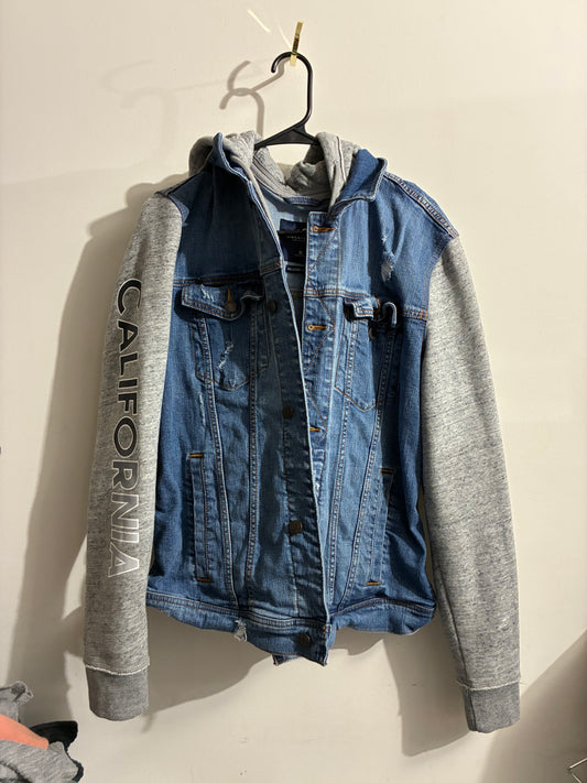 PRE OWNED - HOLLISTER MENS DENIM BUTTON UP JACKET WITH COTTON HOOD AND SLEEVES WITH LOGO SIZE XL