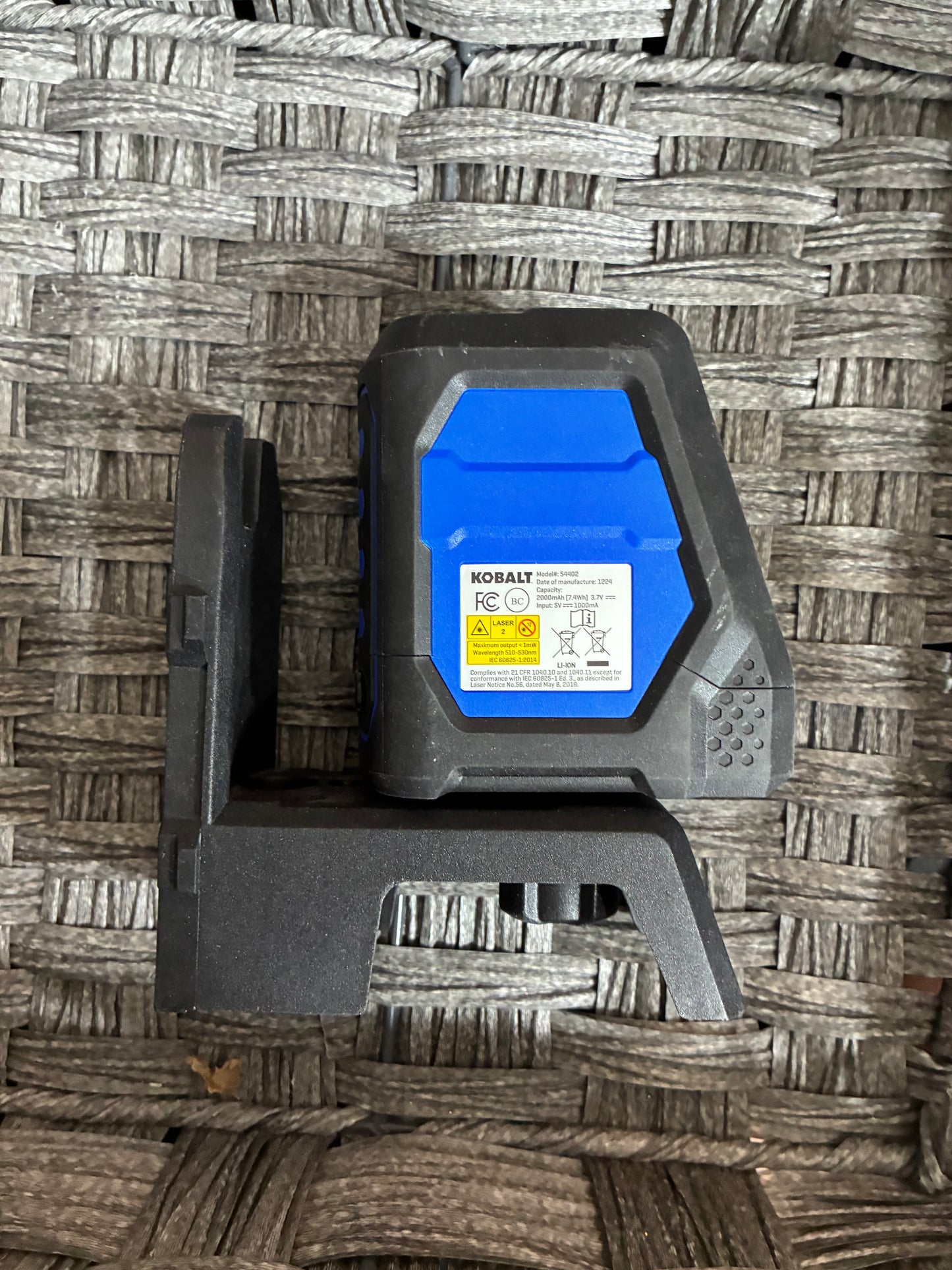 KOBALT 100FT SELF LEVELING CROSS LINE RECHARGEABLE LASER LEVEL - USED