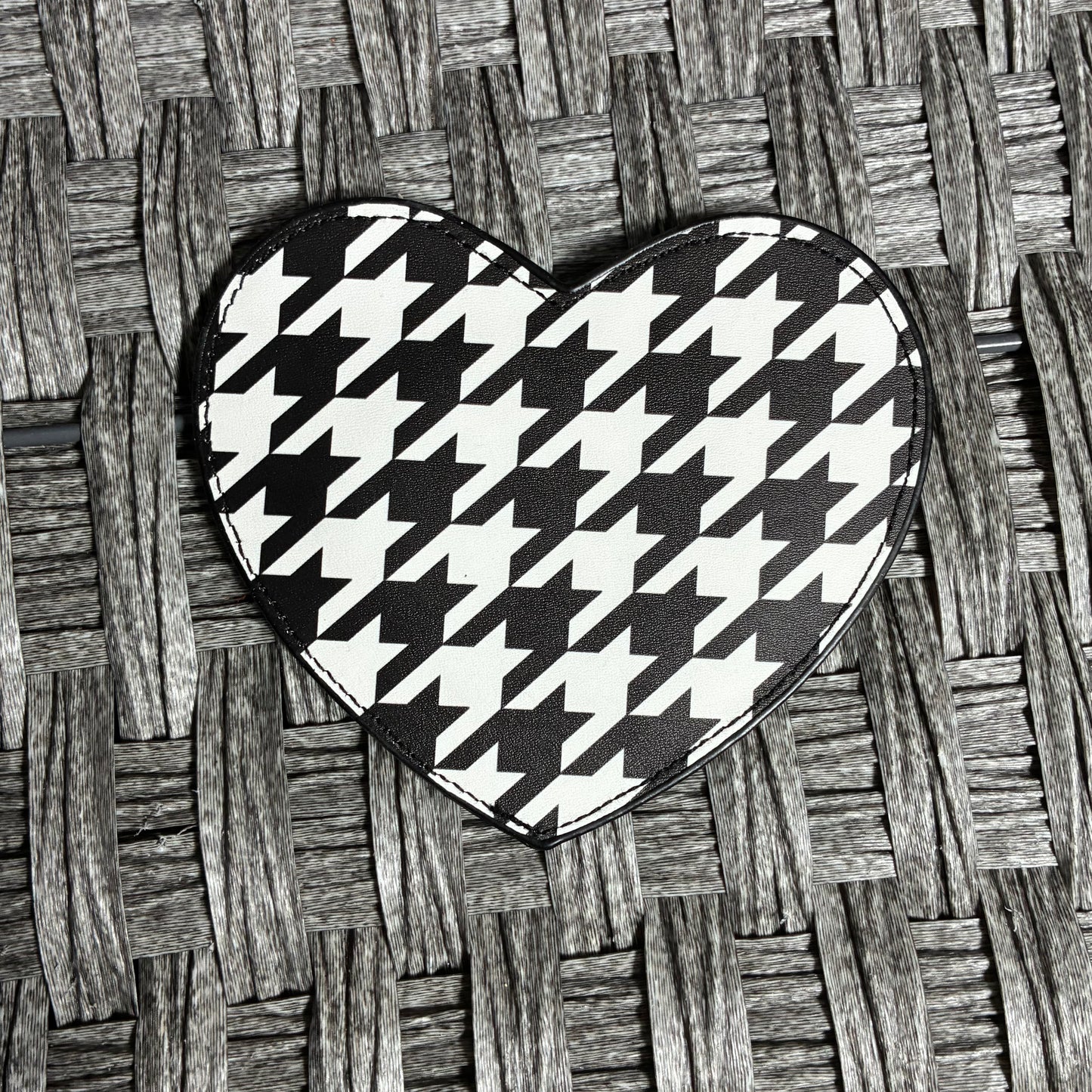 IPSY BLACK AND WHITE TRAVEL BEAUTY MIRROR