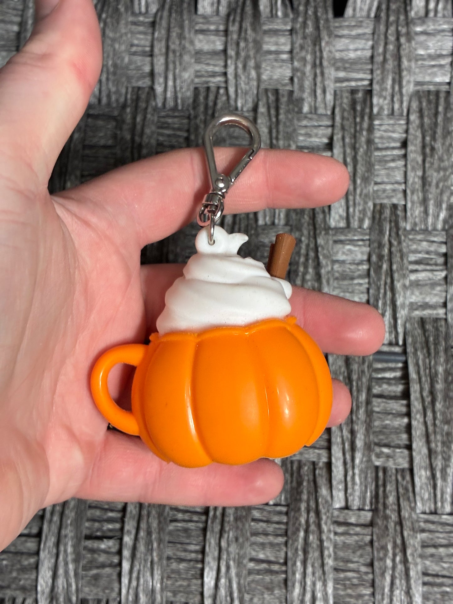 BATH & BODY WORKS PUMPKIN LATTE GHOST HAND SANITIZER HOLDER - PRE OWNED