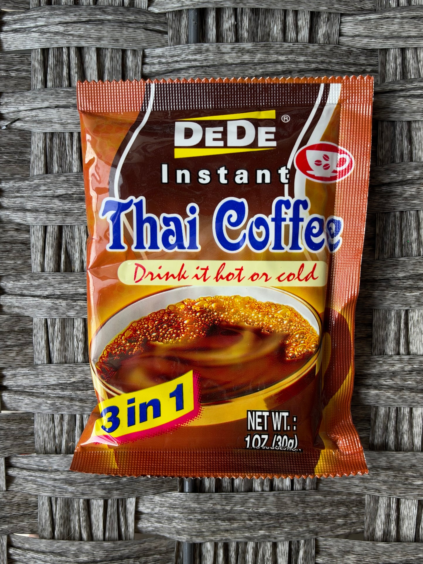 DEDE INSTANT THAI COFFEE 3 IN 1 DRINK IT HOLD OR COLD NET WT 1 OZ 30G EXP. 09/30/2026