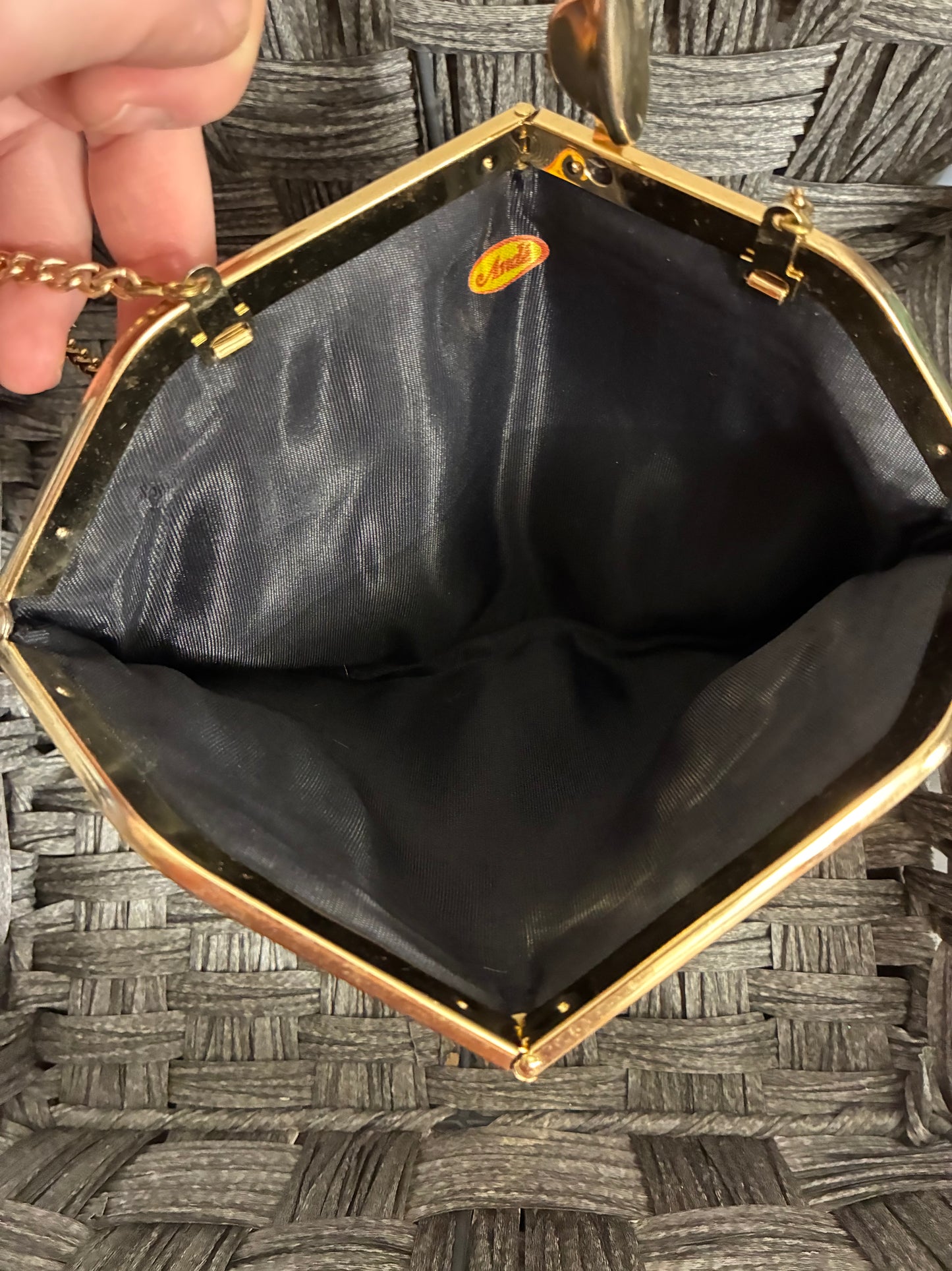 VINTAGE ANDE 1960'S RED VELVET SQAURE WIDE OPENING PURSE CLUTCH