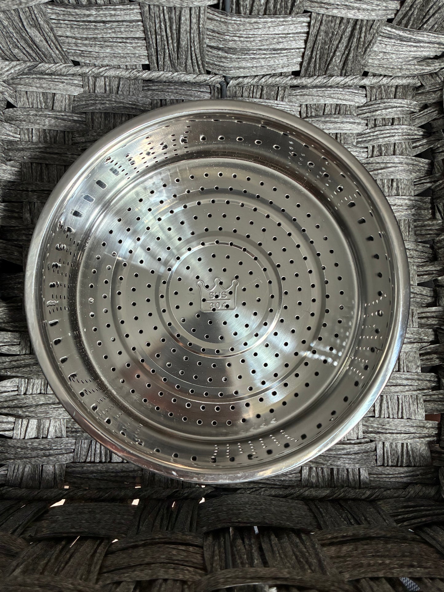 UNBRANDED STAINLESS STEEL STEAMER BASKET STRAINER SUS 304 STAINLESS - PRE OWNED
