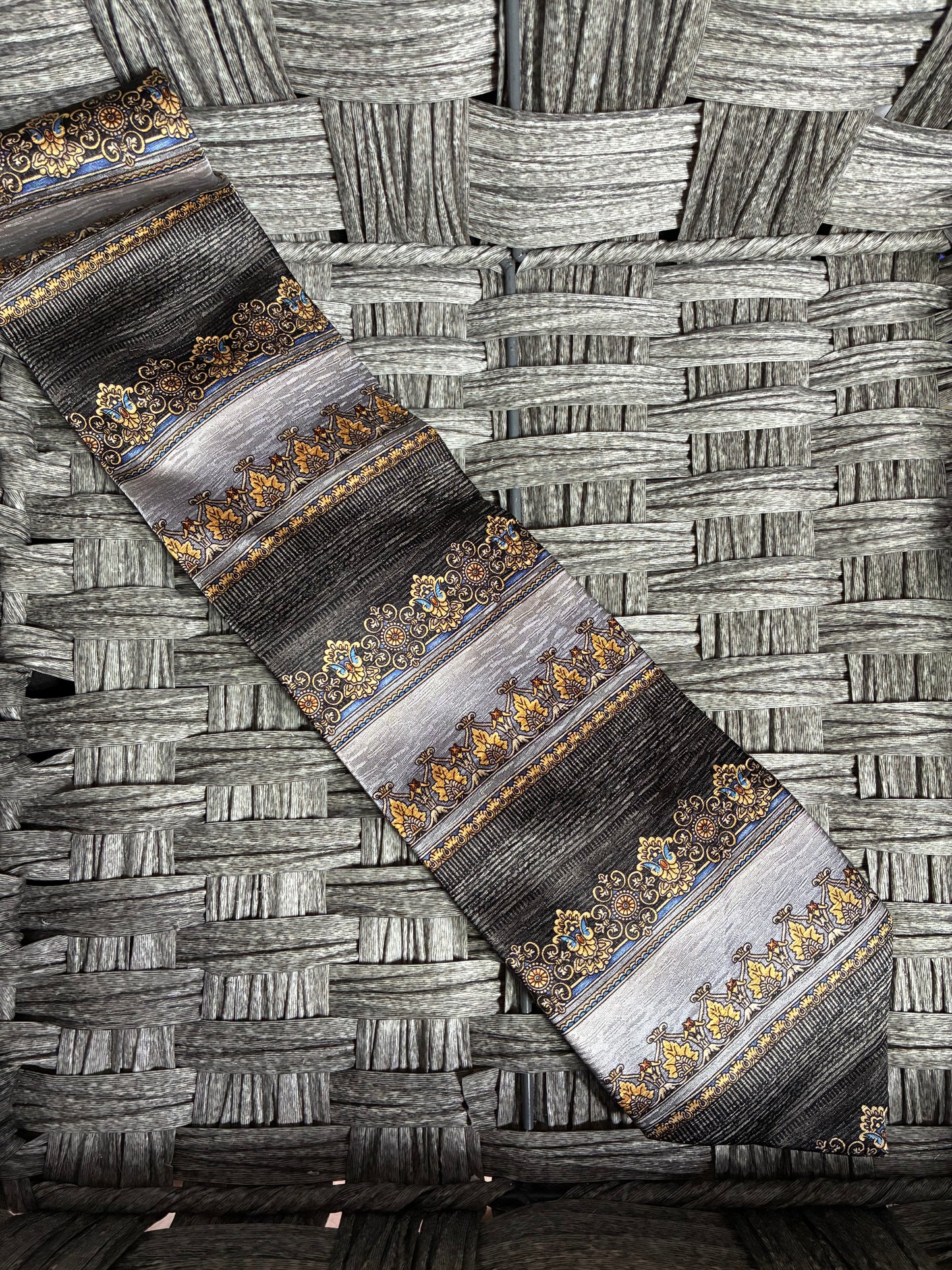 ROOSTER MENS 100% SILK TIE - PRE OWNED