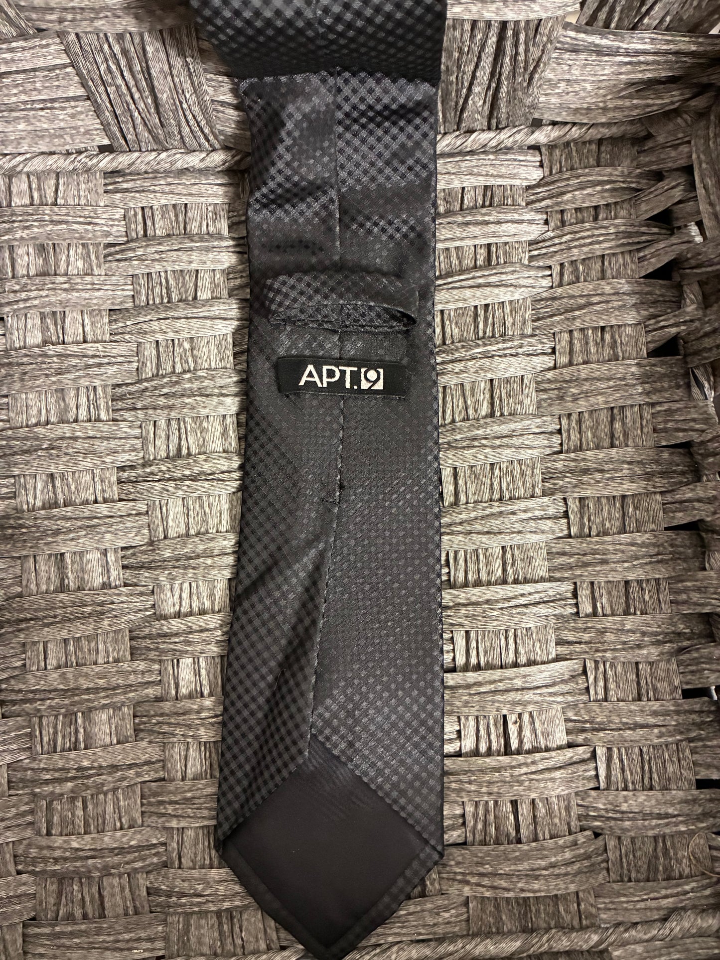 PRE-OWNED APT 9 MEN'S NECK TIE BLACK AND GRAY GEOMETRIC