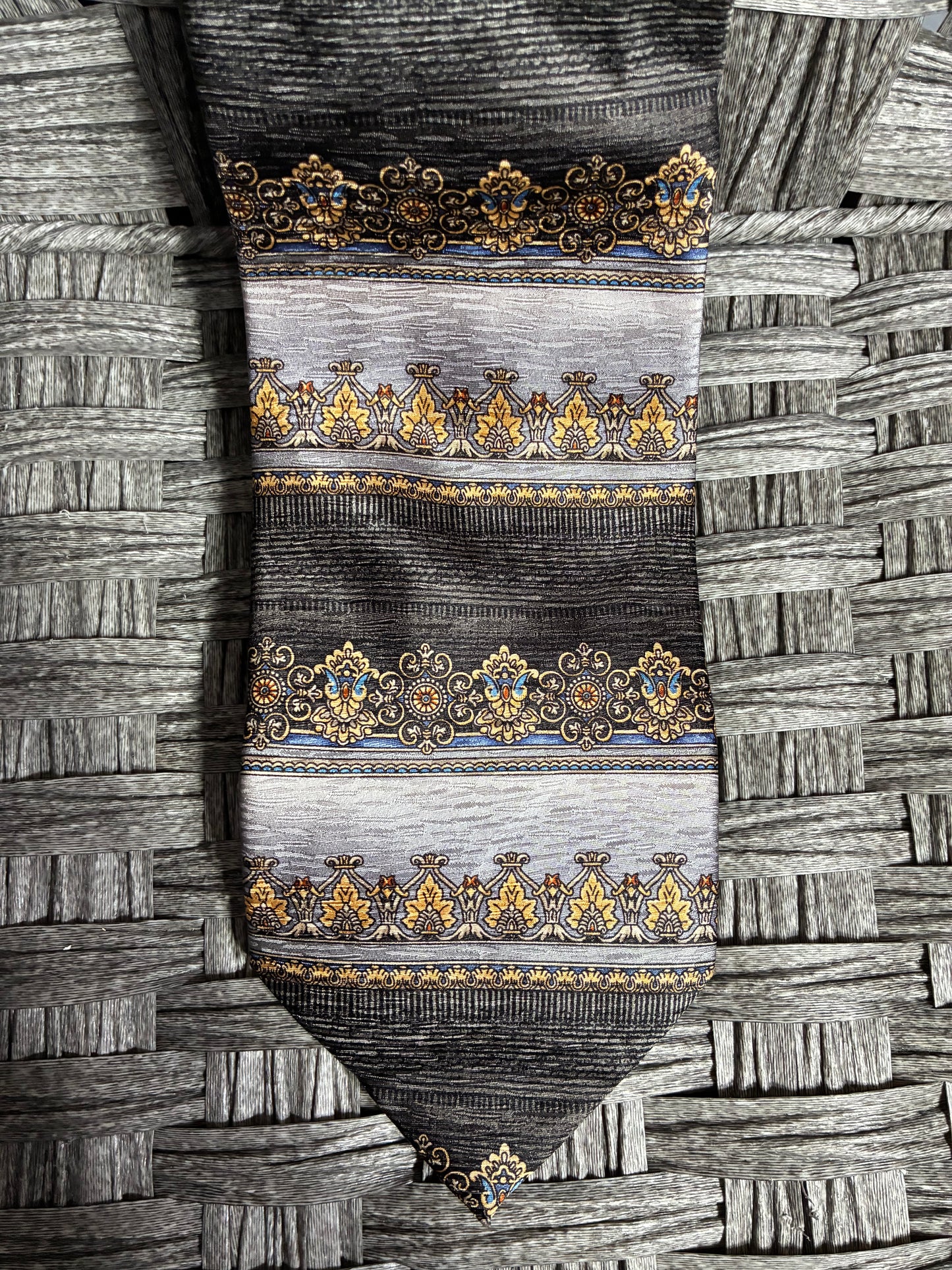 ROOSTER MENS 100% SILK TIE - PRE OWNED