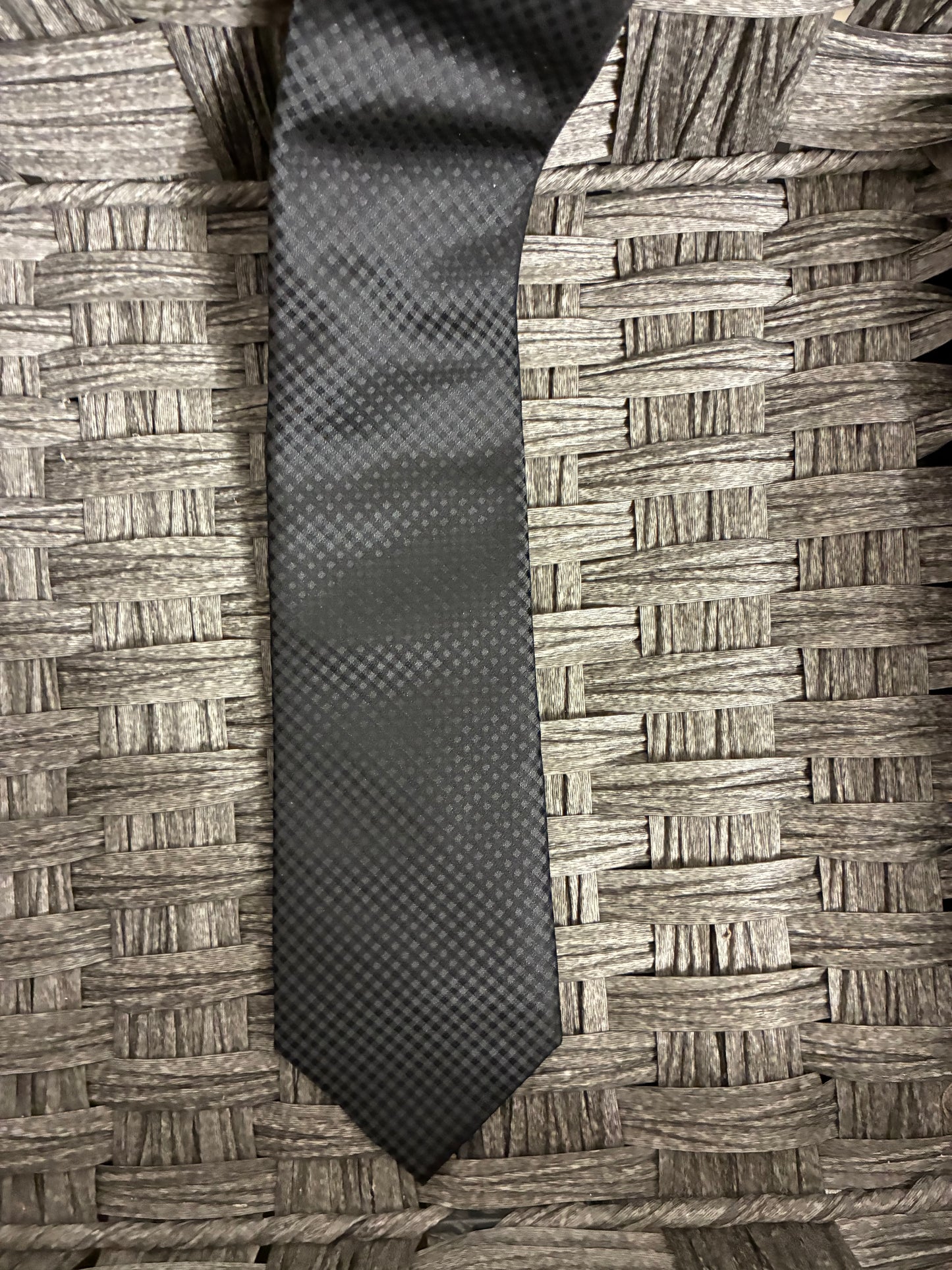 PRE-OWNED APT 9 MEN'S NECK TIE BLACK AND GRAY GEOMETRIC