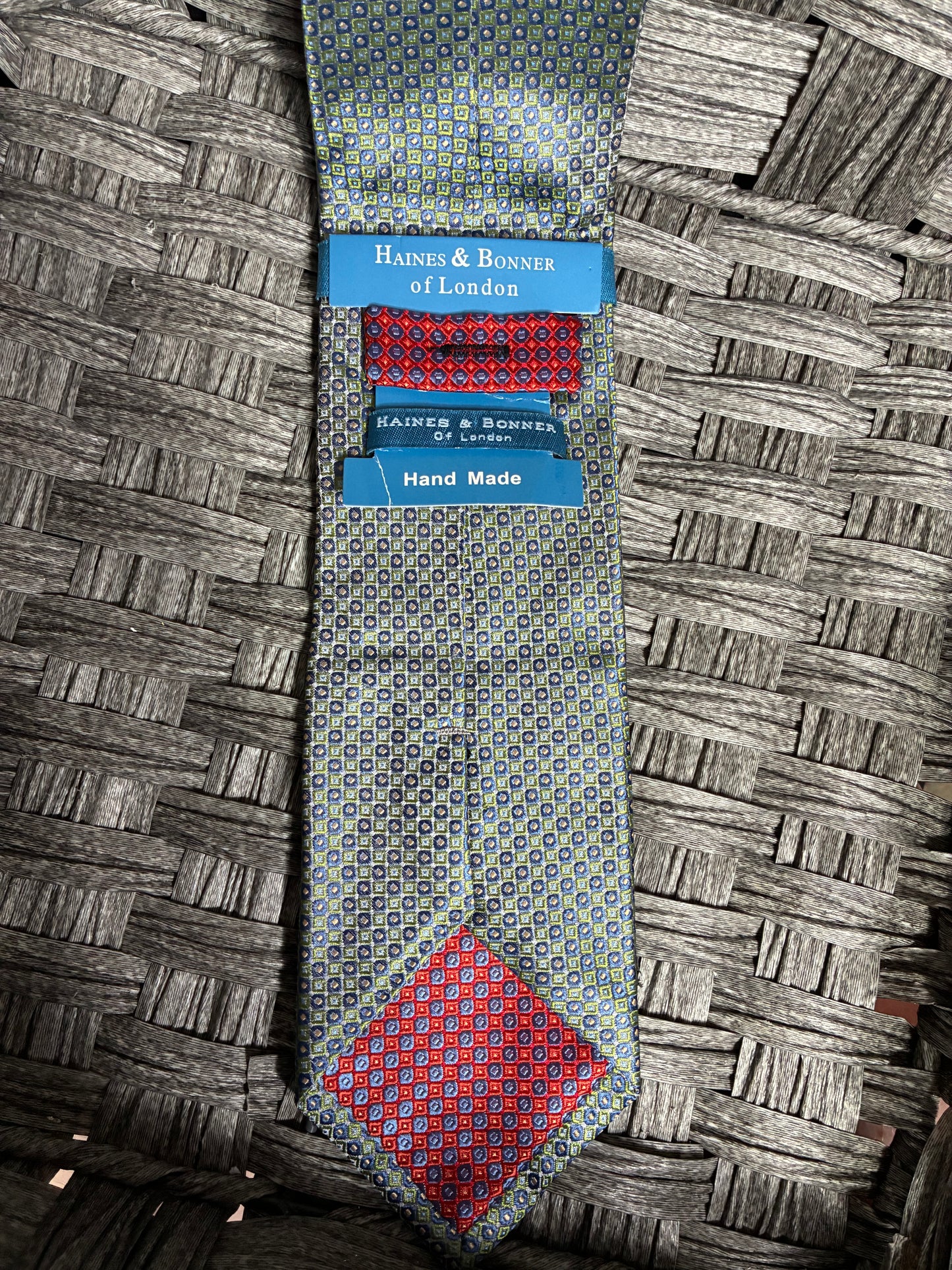 HAINES & BONNER OF LONDON HAND MADE 100% SILK MENS TIE