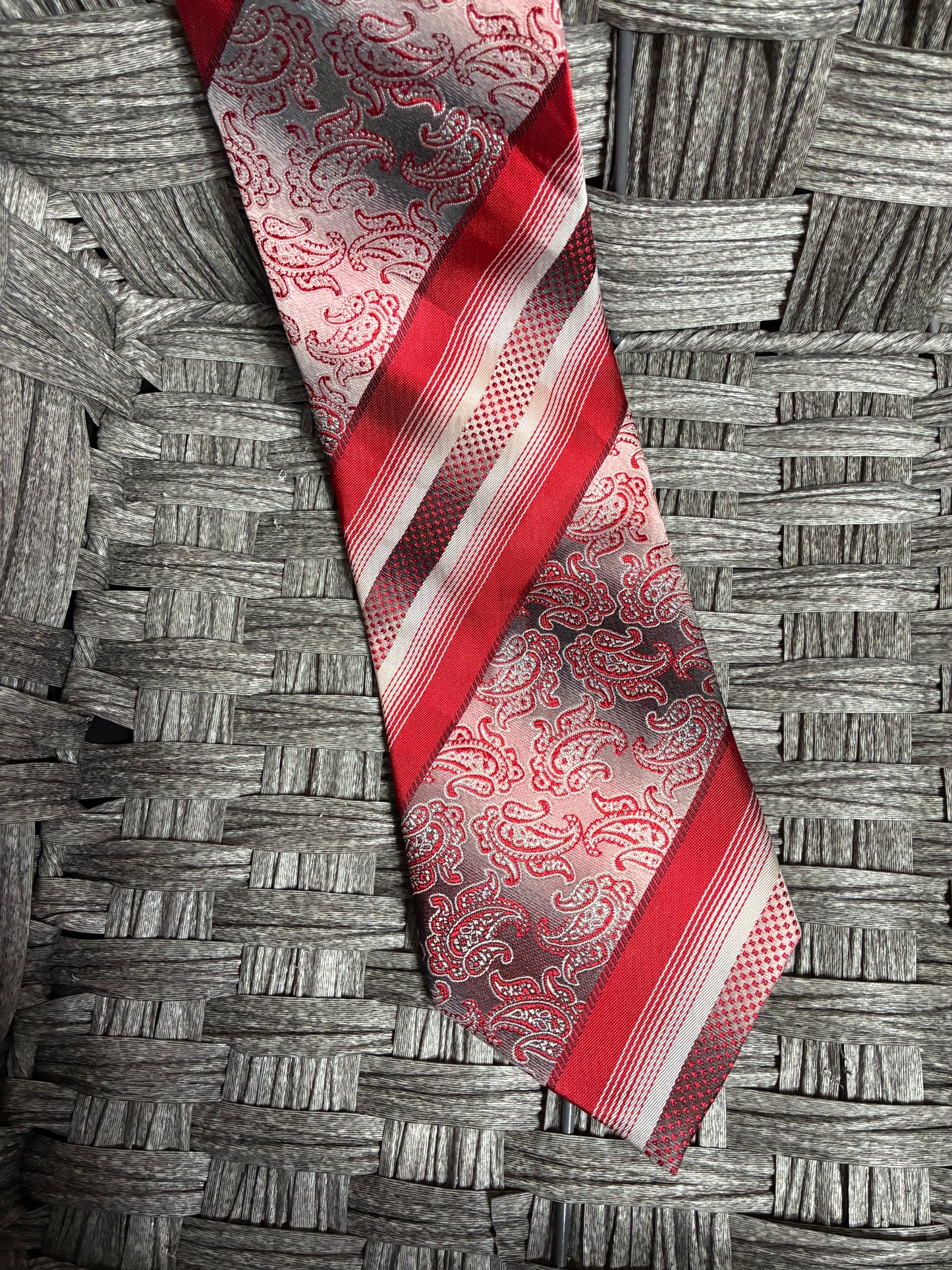 MILANO MODA MENS NECKTIE 100% POLYESTER RED - PRE OWNED
