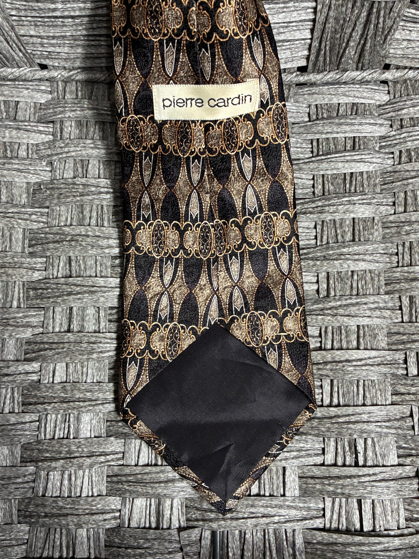 VINTAGE PIERRE CARDIN MENS NECKTIE 100% SILK - PRE OWNED