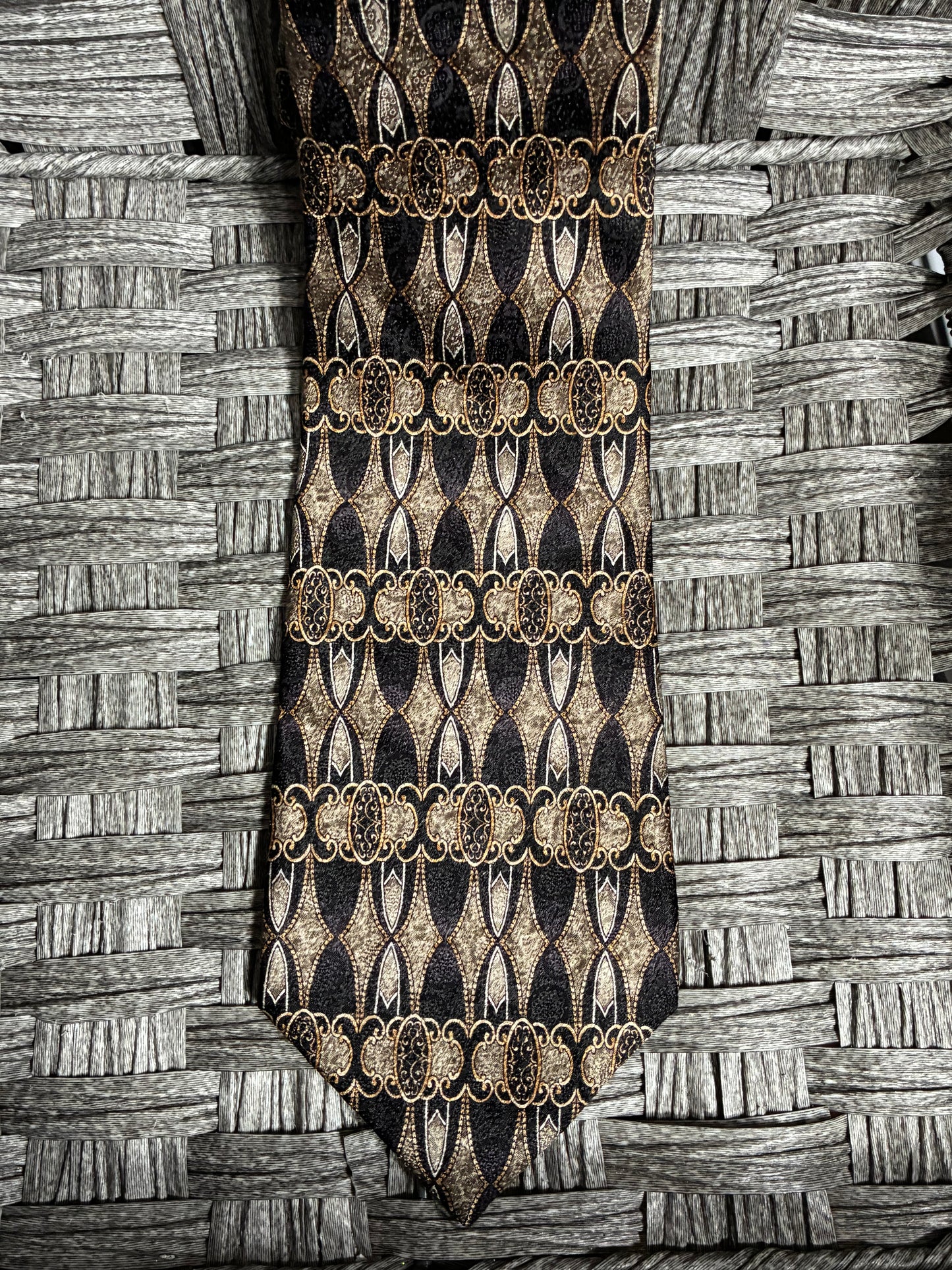 VINTAGE PIERRE CARDIN MENS NECKTIE 100% SILK - PRE OWNED