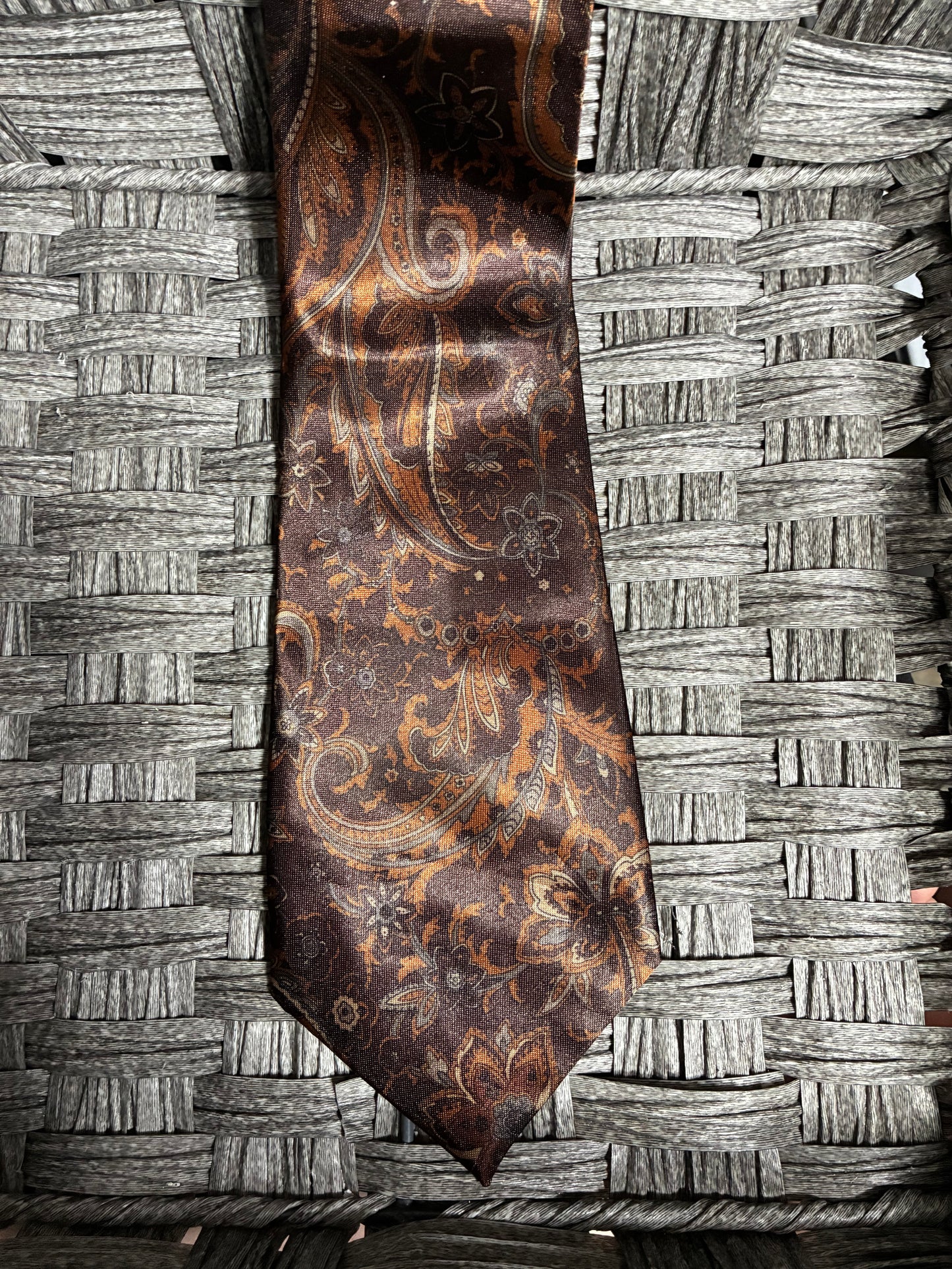 DARK HORSE MENS NECKTIE - PRE OWNED