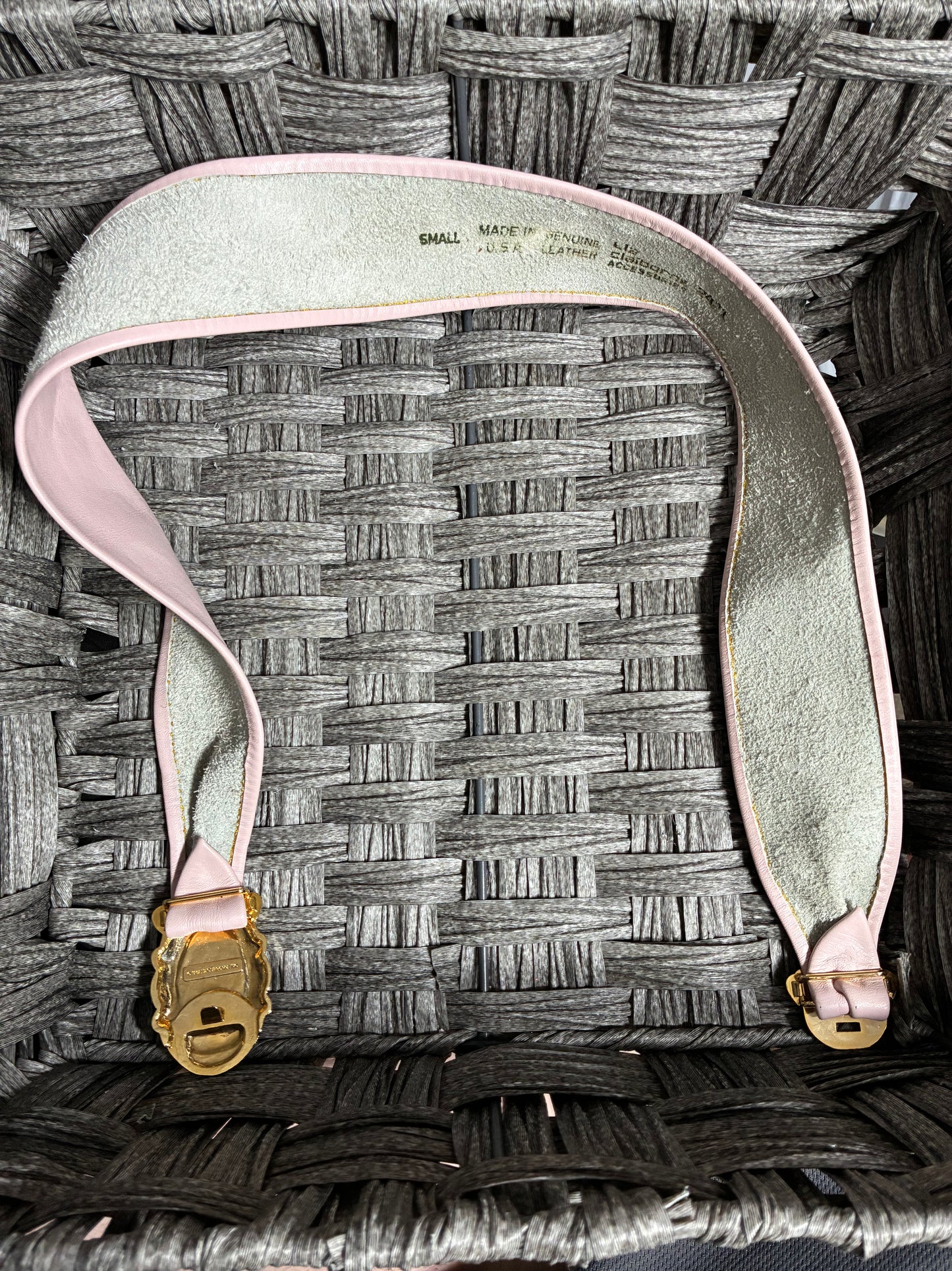 VINTAGE 1987 LIZ CLAIBORNE GENUINE LEATHER MADE IN USA SMALL 2421 PINK W/ CLASP