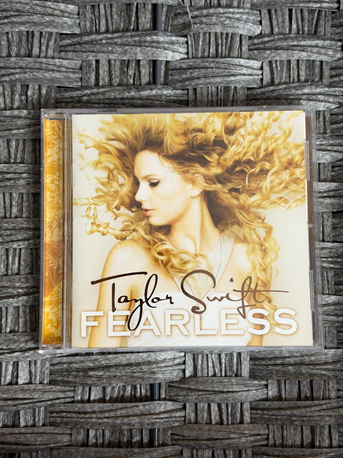 FEARLESS - TAYLOR SWIFT (CD, 2008) PRE OWNED - ACCEPTABLE CONDITION