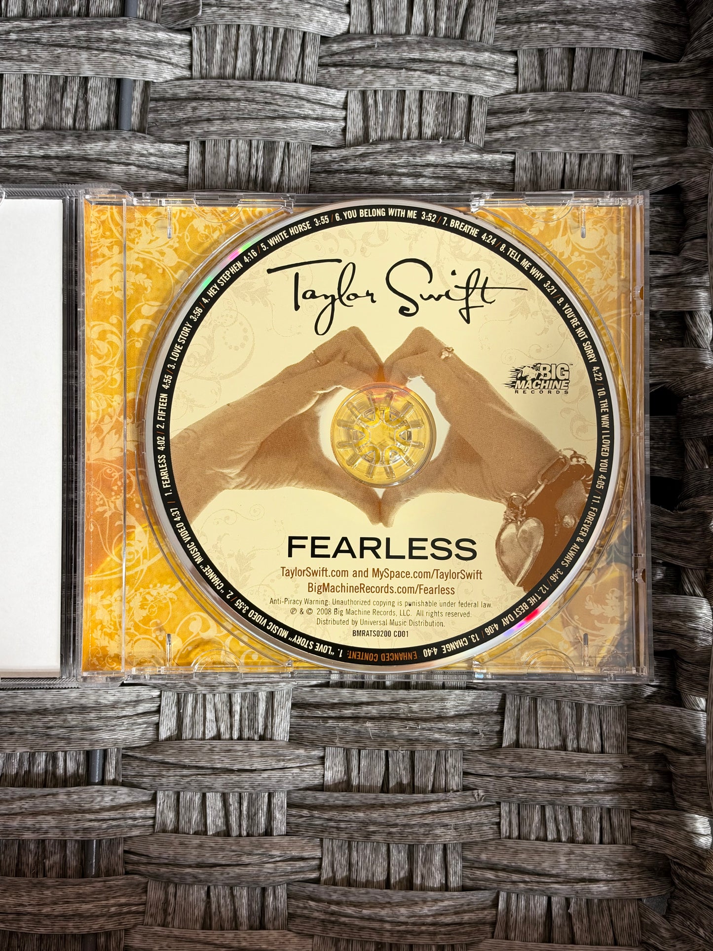 FEARLESS - TAYLOR SWIFT (CD, 2008) PRE OWNED - ACCEPTABLE CONDITION
