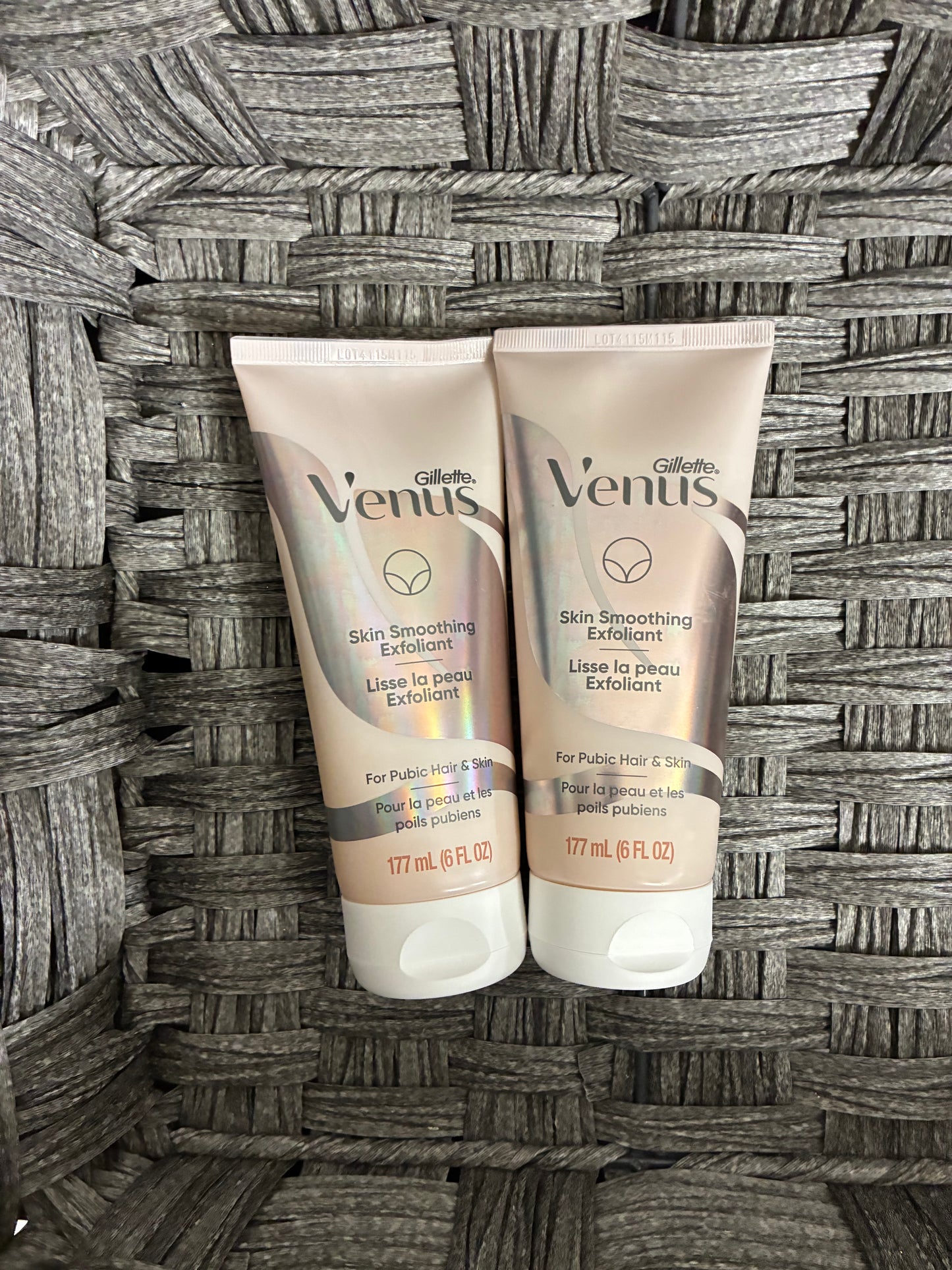 2x GILLETTE VENUS SKIN SMOOTHING EXFOLIANT FOR PUBIC HAIR & SKIN 6FL OZ