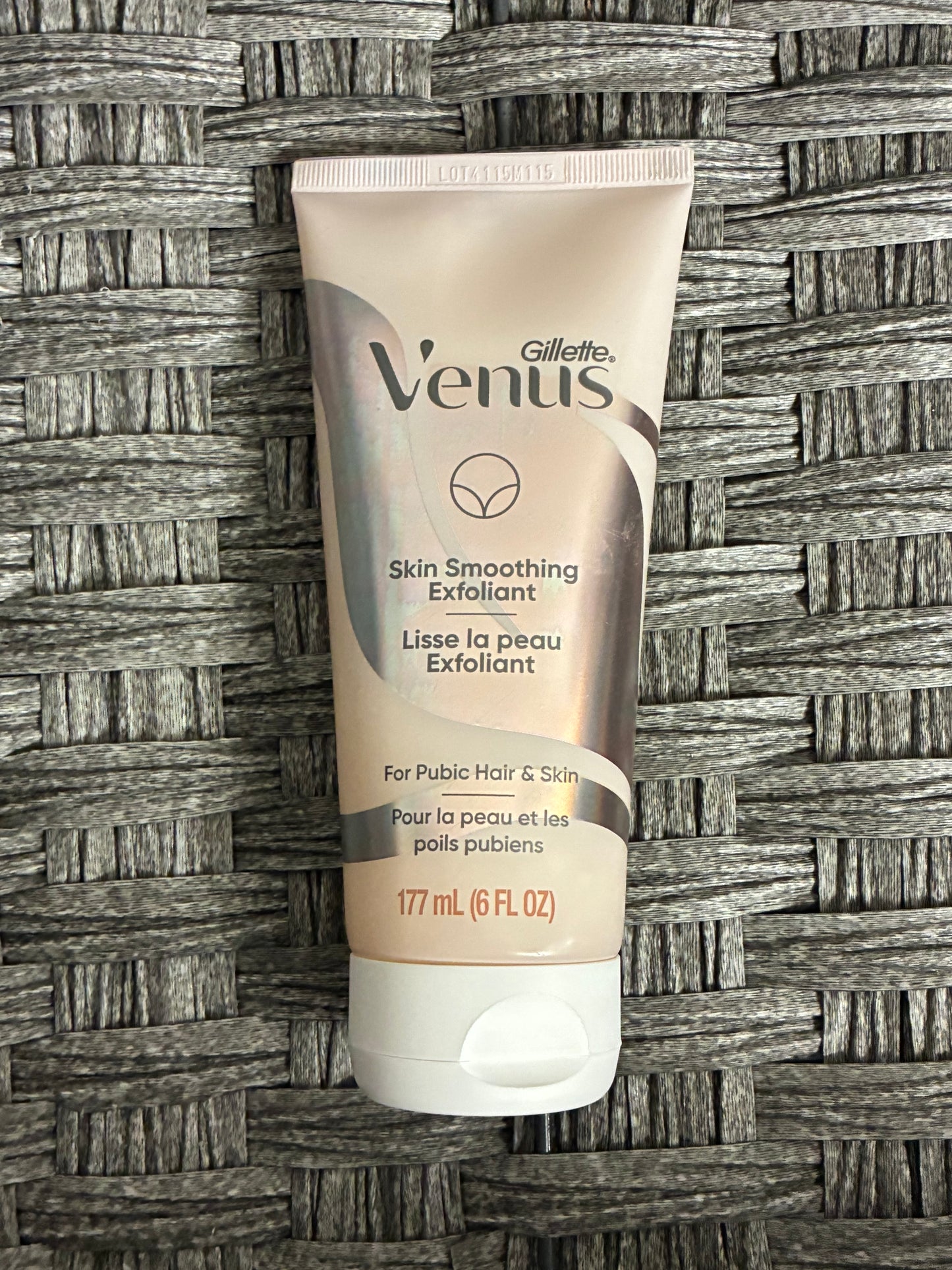2x GILLETTE VENUS SKIN SMOOTHING EXFOLIANT FOR PUBIC HAIR & SKIN 6FL OZ