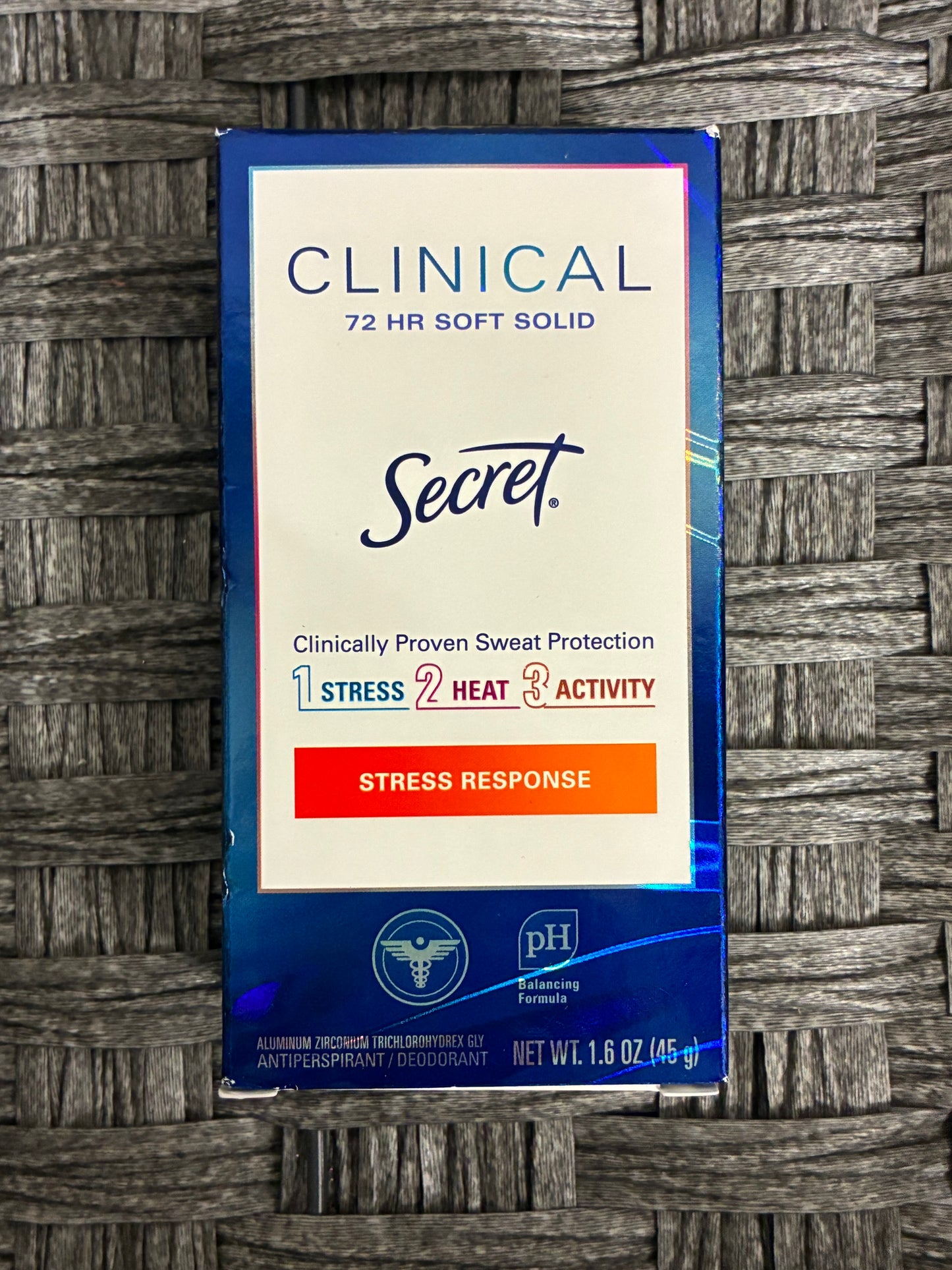 SECRET CLINICAL STRENGTH ANTIPERSPIRANT STRESS RELIEF SOLID 1.6OZ